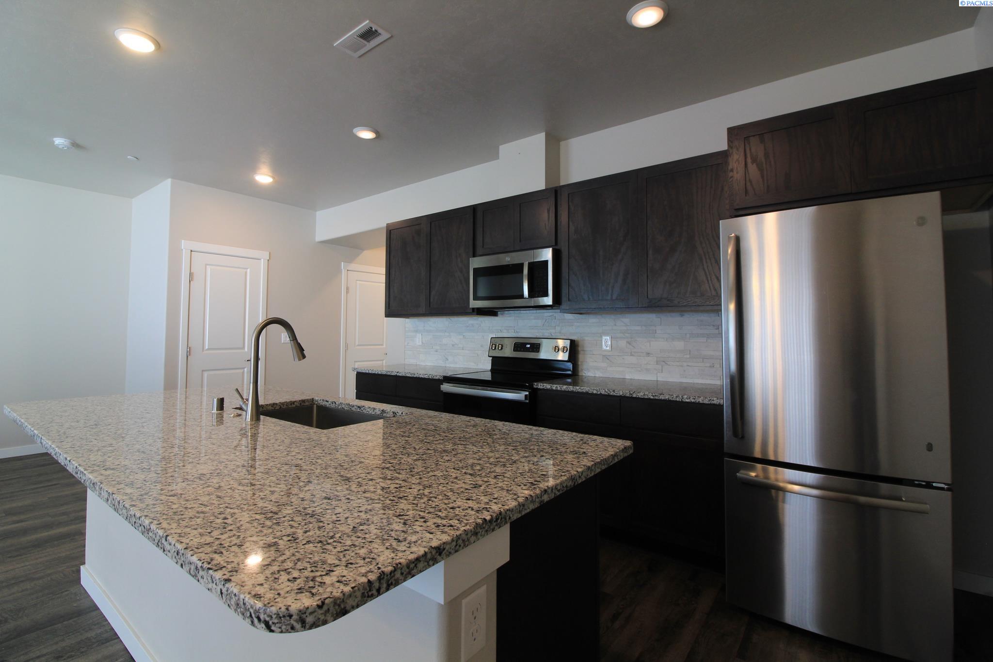 Quillan Place, Kennewick, Washington 99337, 3 Bedrooms Bedrooms, 0 ,3 BathroomsBathrooms,Condos/townhomes,For Rent,Quillan Place,0,287202