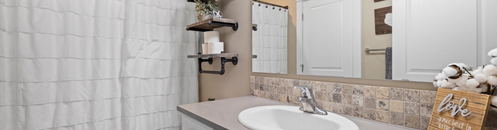 Dawes, Kennewick, Washington 99338, 5 Bedrooms Bedrooms, 0 ,3 BathroomsBathrooms,Houses,For Sale,Dawes,0,284754