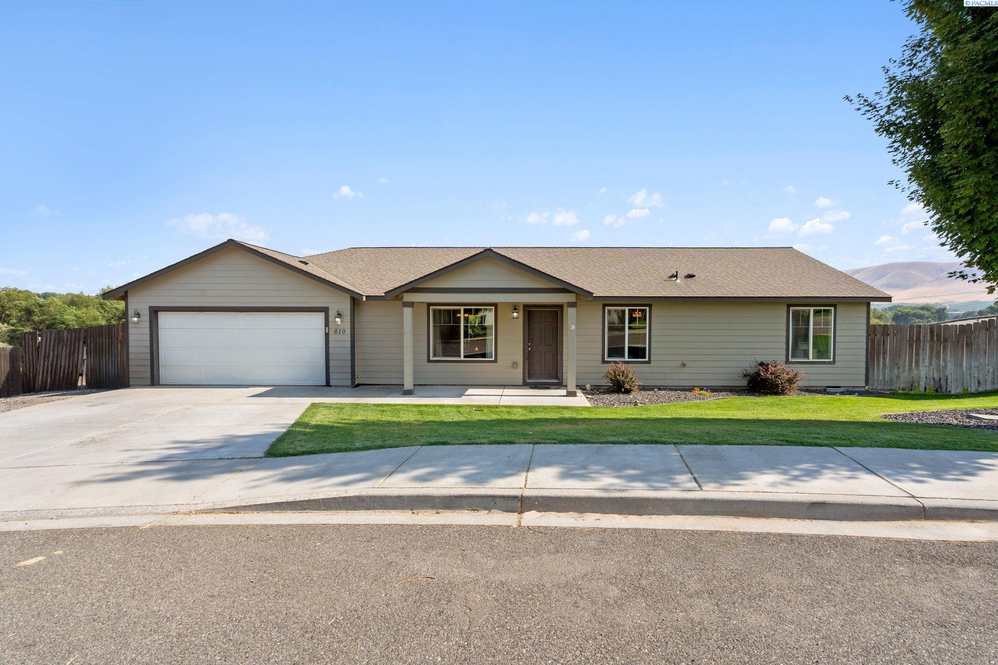 Botaka Loop, Benton City, Washington 99320, 3 Bedrooms Bedrooms, 0 ,2 BathroomsBathrooms,Houses,For Sale,Botaka Loop,0,287355
