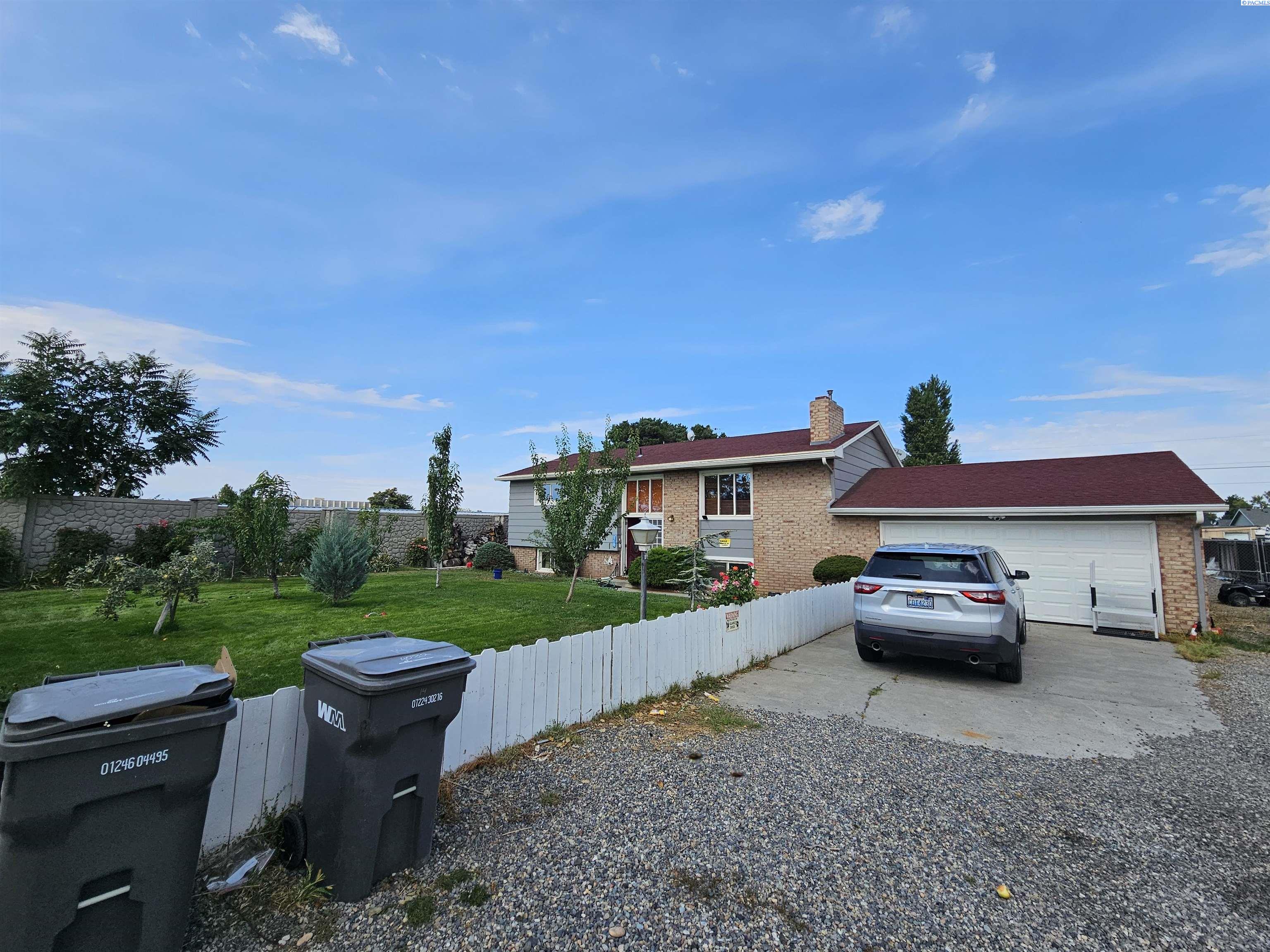 Deschutes, Kennewick, Washington 99336, 4 Bedrooms Bedrooms, 0 ,3 BathroomsBathrooms,Houses,For Sale,Deschutes,0,287371