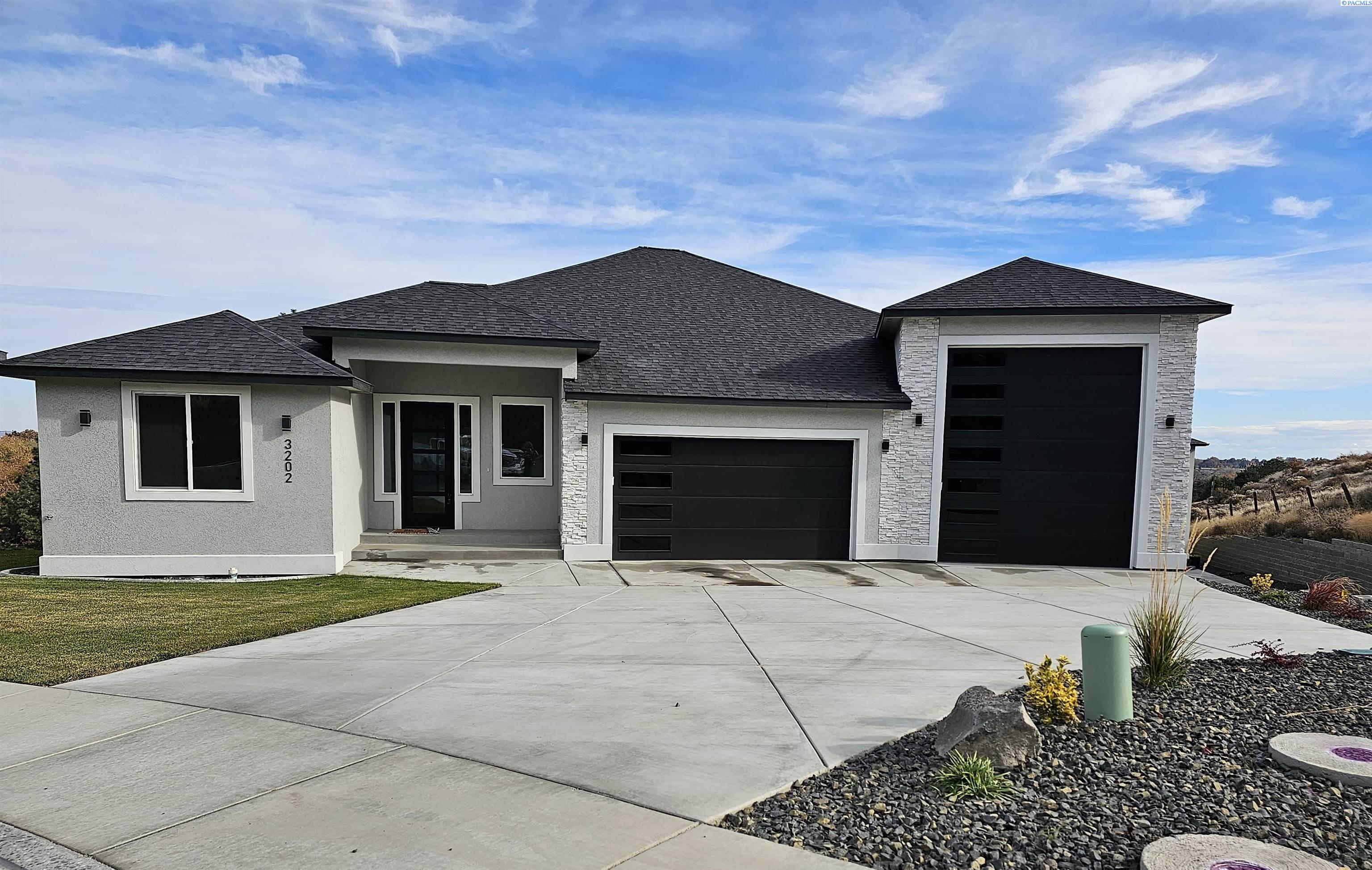 Bing Street, West Richland, Washington 99353, 5 Bedrooms Bedrooms, 0 ,5 BathroomsBathrooms,Houses,For Rent,Bing Street,0,287367