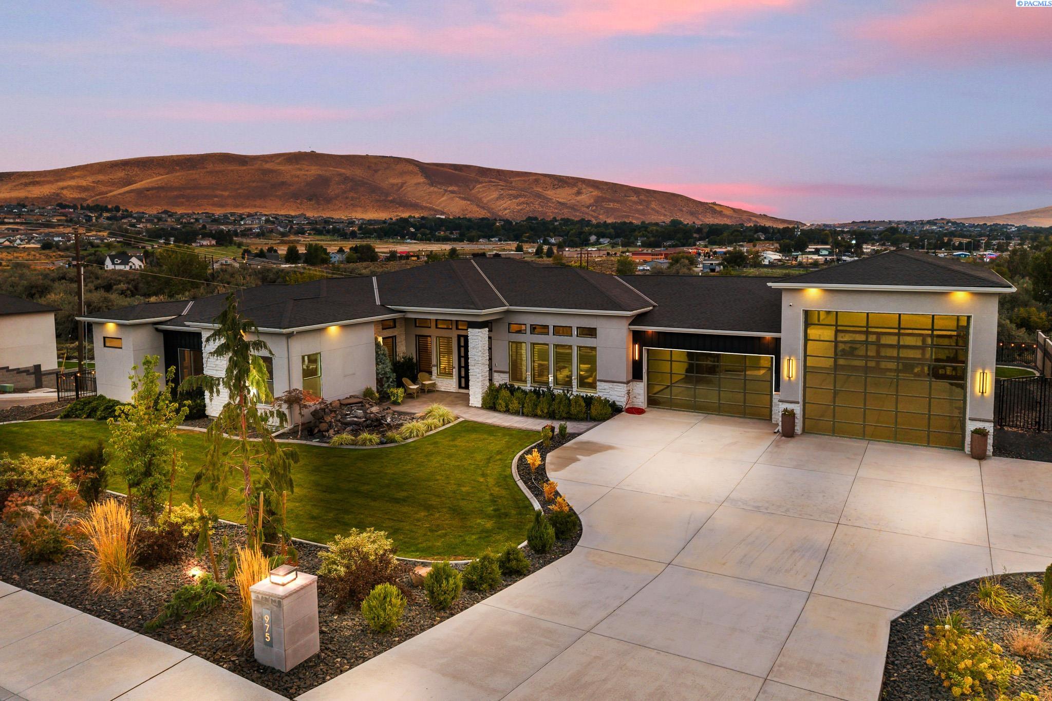 Rieve Court, Richland, Washington 99352, 4 Bedrooms Bedrooms, 0 ,4 BathroomsBathrooms,Houses,For Sale,Rieve Court,0,287396