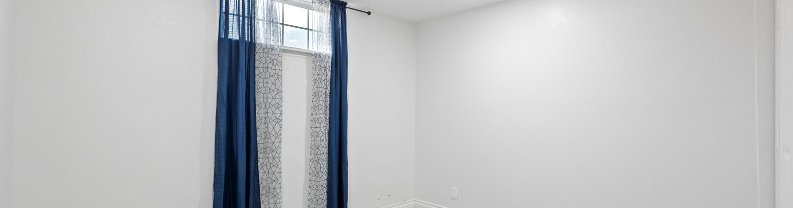 7th Ave, Yakima, Washington 98902, 4 Bedrooms Bedrooms, 0 ,4 BathroomsBathrooms,Houses,For Sale,7th Ave,0,287389