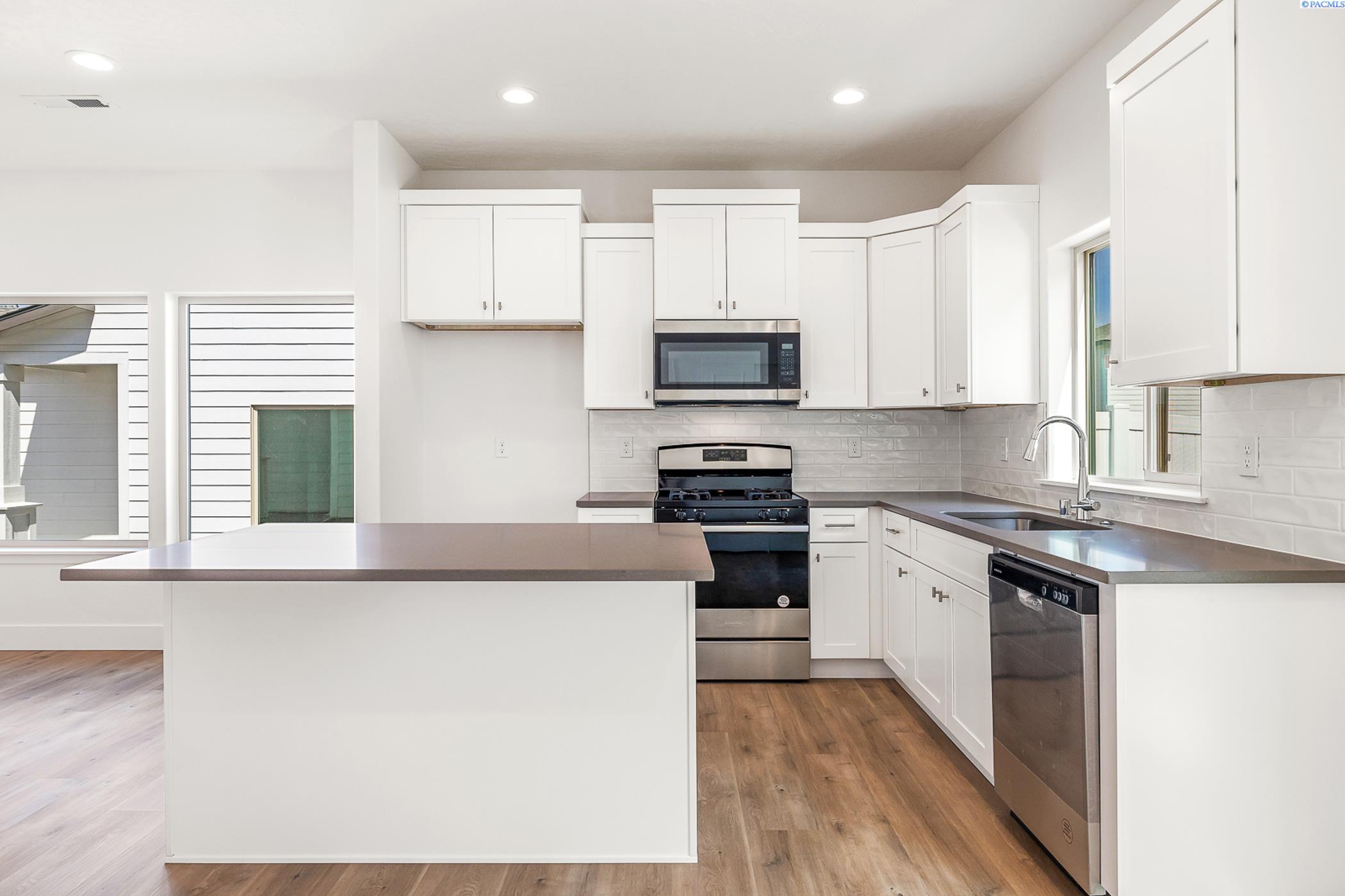 Underwood Pl, Kennewick, Washington 99337, 7 Bedrooms Bedrooms, 0 ,6 BathroomsBathrooms,Multi-family,For Sale,Underwood Pl,0,287418
