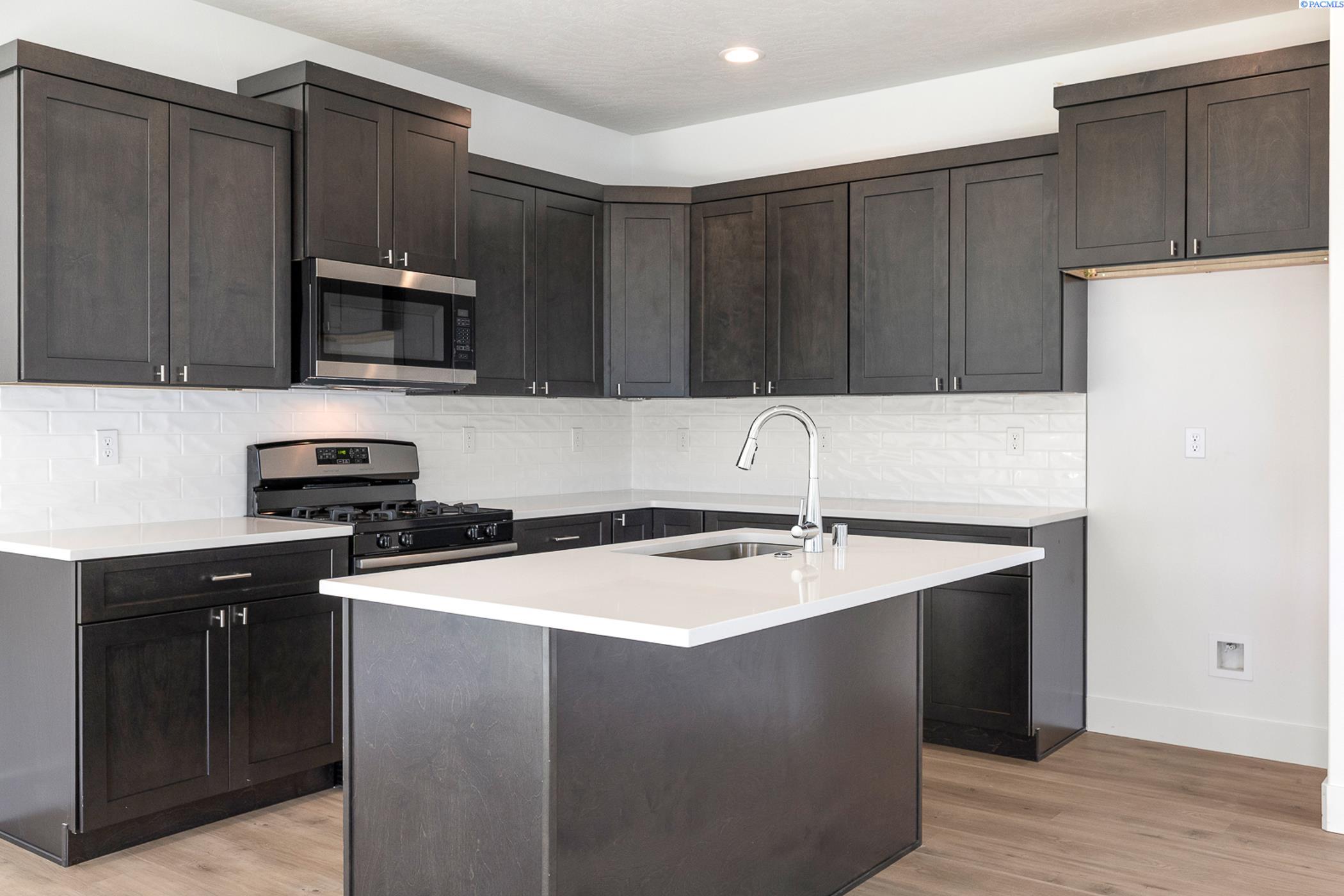 Underwood Pl, Kennewick, Washington 99337, 7 Bedrooms Bedrooms, 0 ,6 BathroomsBathrooms,Multi-family,For Sale,Underwood Pl,0,287420