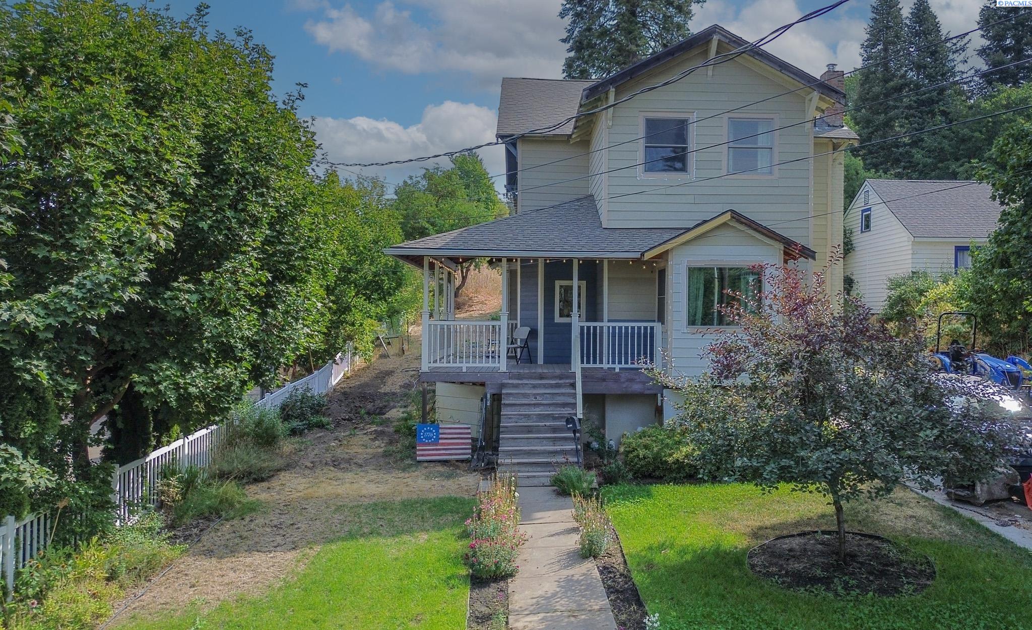 East St, Colfax, Washington 99111, 4 Bedrooms Bedrooms, 0 ,2 BathroomsBathrooms,Houses,For Sale,East St,0,287422