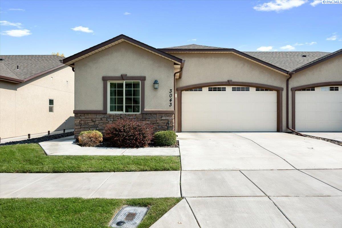 Dennis Place, Kennewick, Washington 99337, 2 Bedrooms Bedrooms, 0 ,2 BathroomsBathrooms,Condos/townhomes,For Sale,Dennis Place,0,287441