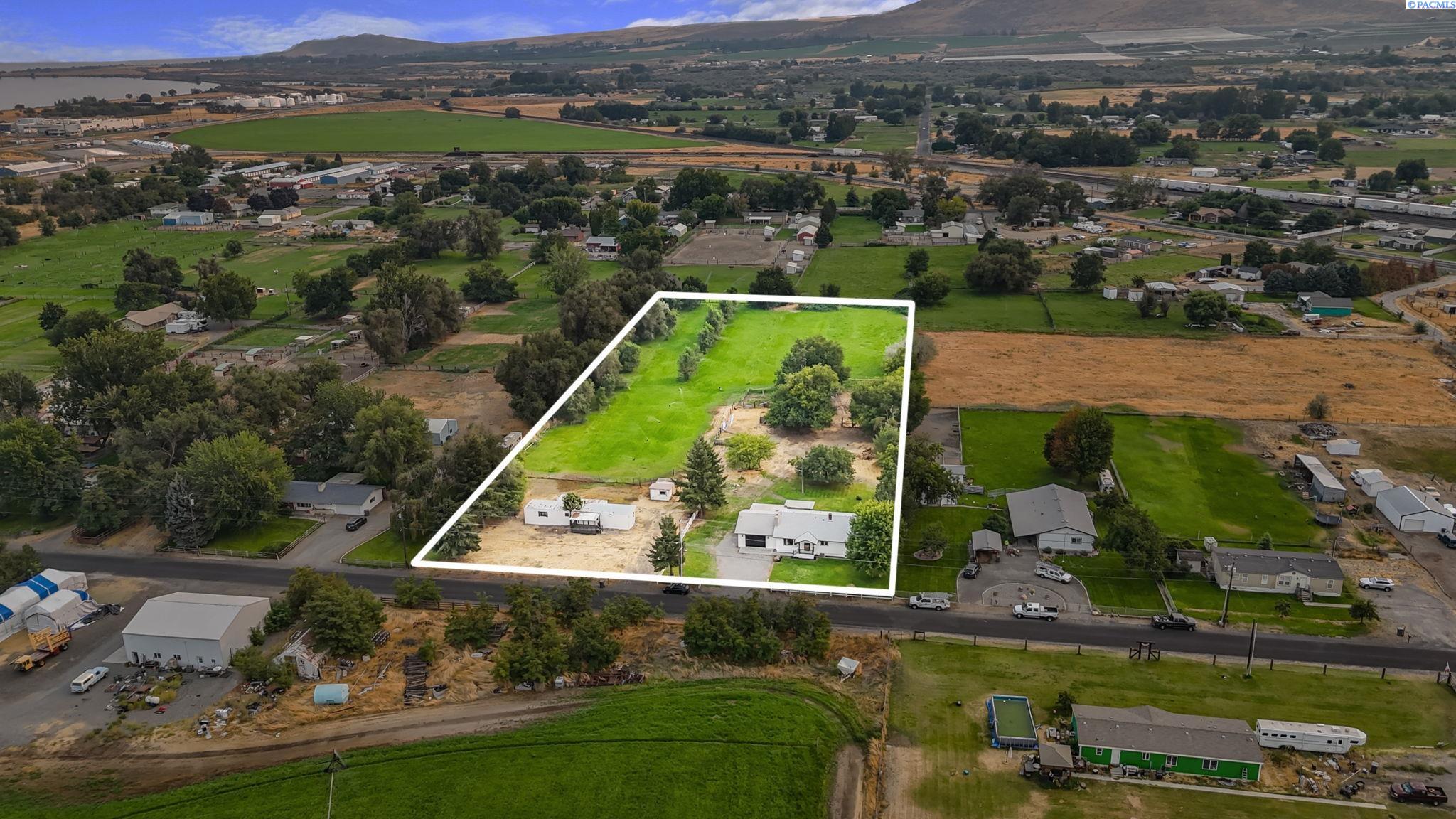Game Farm Road, Kennewick, Washington 99336, 5 Bedrooms Bedrooms, 0 ,2 BathroomsBathrooms,Houses,For Sale,Game Farm Road,0,287458