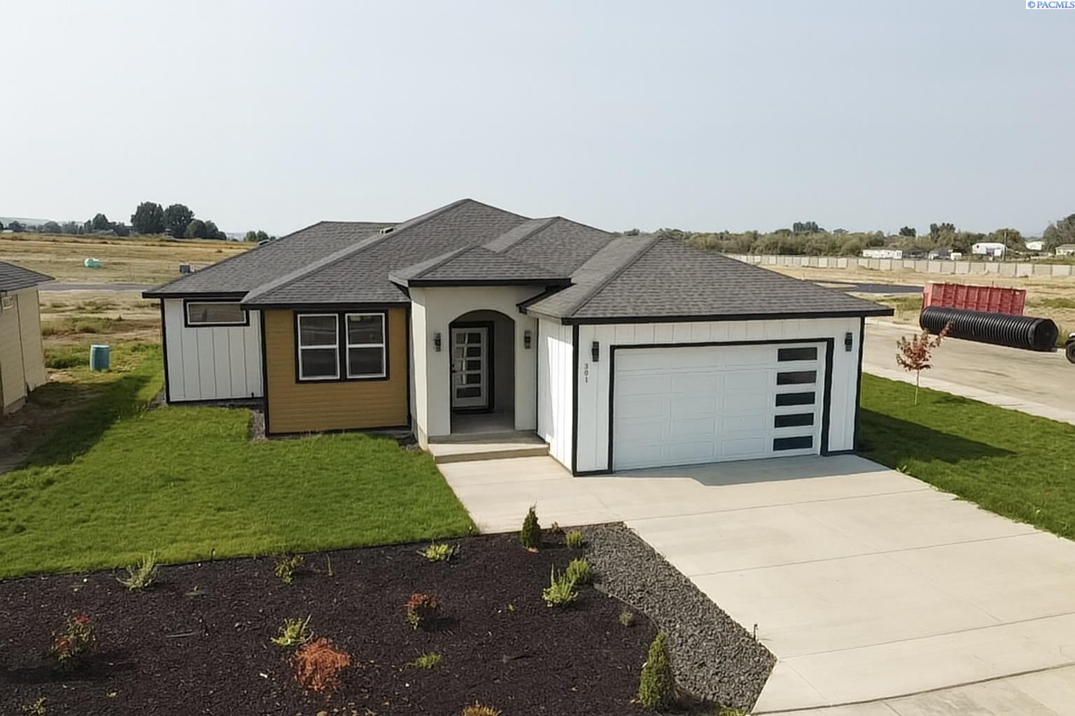Victoria, Sunnyside, Washington 98944, 3 Bedrooms Bedrooms, 0 ,2 BathroomsBathrooms,Houses,For Sale,Victoria,0,287482