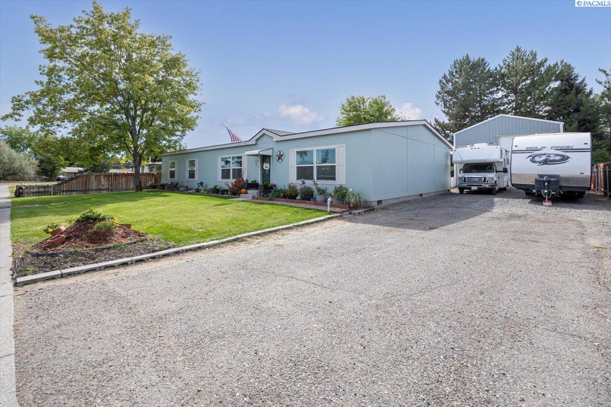 Chelan Dr, West Richland, Washington 99353, 5 Bedrooms Bedrooms, 0 ,3 BathroomsBathrooms,Manufactured Homes,For Sale,Chelan Dr,0,287486