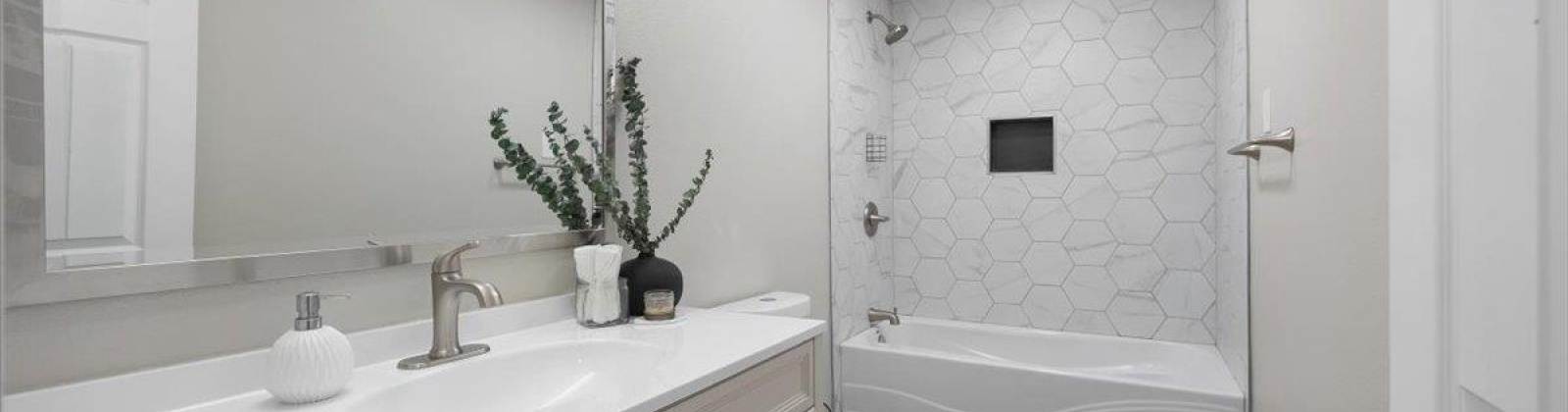 Hartford St, Kennewick, Washington 99337, 3 Bedrooms Bedrooms, 0 ,2 BathroomsBathrooms,Houses,For Sale,Hartford St,0,287521