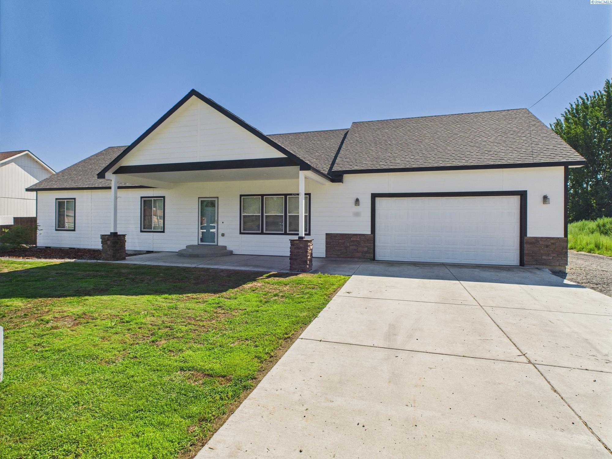 38th Ave, West Richland, Washington 99353, 4 Bedrooms Bedrooms, 0 ,2 BathroomsBathrooms,Houses,For Rent,38th Ave,0,287532