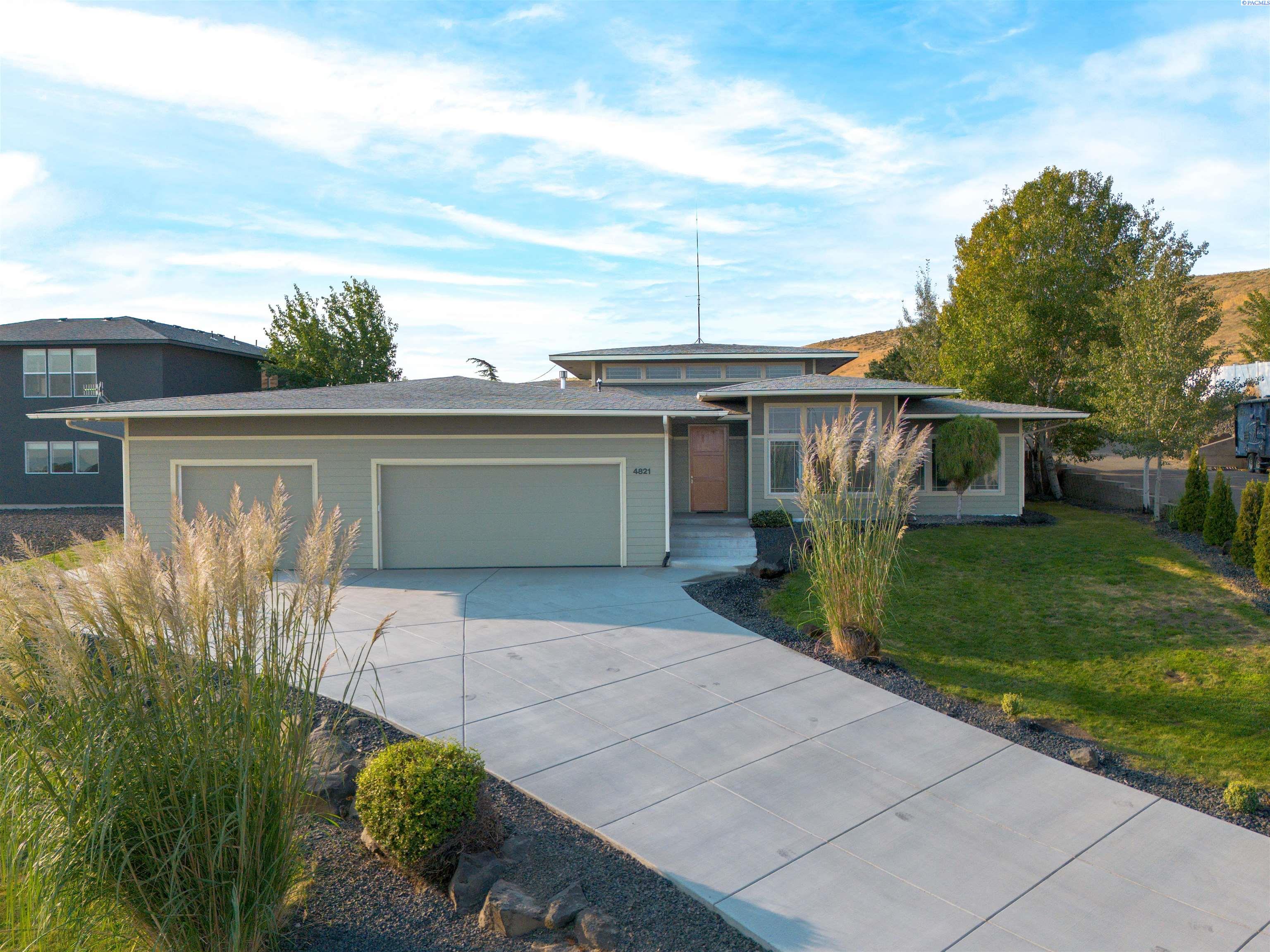 Starburst Court, West Richland, Washington 99353, 5 Bedrooms Bedrooms, 0 ,3 BathroomsBathrooms,Houses,For Sale,Starburst Court,0,287528