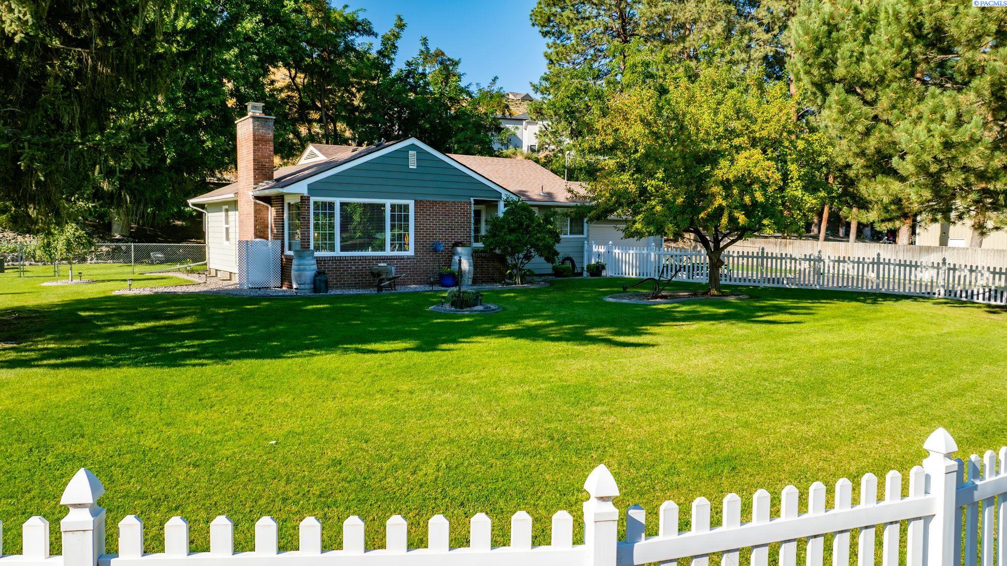 Riverside Dr, West Richland, Washington 99353, 5 Bedrooms Bedrooms, 0 ,3 BathroomsBathrooms,Houses,For Sale,Riverside Dr,0,287551