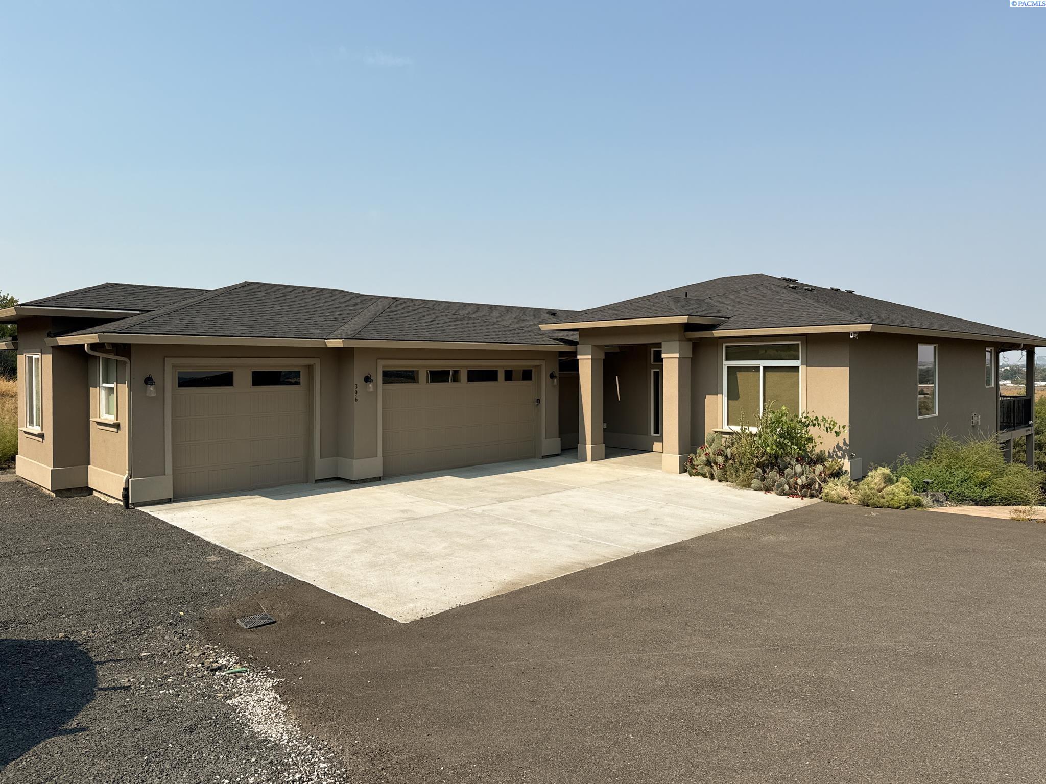Columbia Park Trail, Kennewick, Washington 99352, 4 Bedrooms Bedrooms, 0 ,3 BathroomsBathrooms,Houses,For Rent,Columbia Park Trail,0,287539