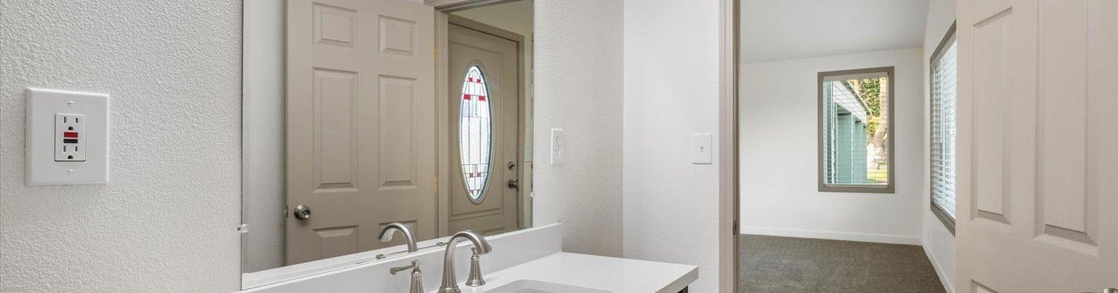 Frontage Rd, Pasco, Washington 99301, 4 Bedrooms Bedrooms, 0 ,2 BathroomsBathrooms,Houses,For Sale,Frontage Rd,0,287537