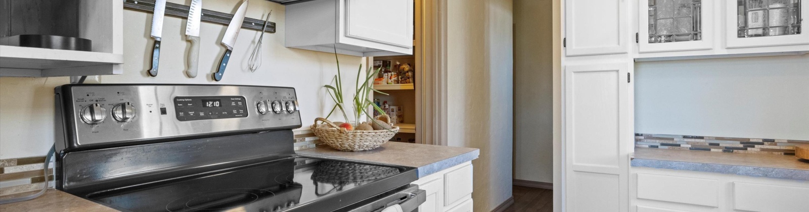 Court St., Pasco, Washington 99301, 5 Bedrooms Bedrooms, 0 ,3 BathroomsBathrooms,Houses,For Sale,Court St.,0,287628