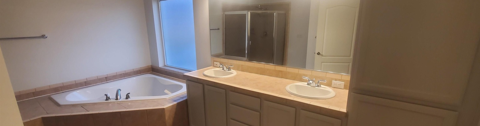 Johnson Street, Kennewick, Washington 99336, 4 Bedrooms Bedrooms, 0 ,3 BathroomsBathrooms,Houses,For Rent,Johnson Street,0,287693