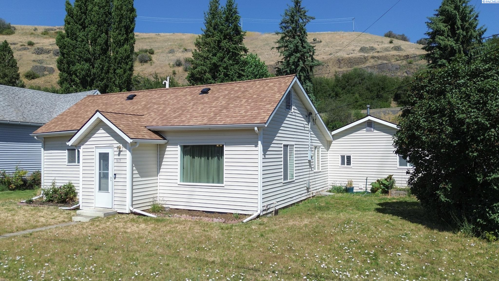 Oak St., Colfax, Washington 99111, 3 Bedrooms Bedrooms, 0 ,2 BathroomsBathrooms,Houses,For Sale,Oak St.,0,285862