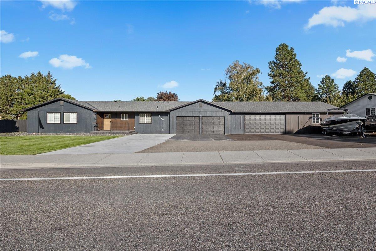 Kellogg St, Kennewick, Washington 99336, 4 Bedrooms Bedrooms, 0 ,2 BathroomsBathrooms,Houses,For Sale,Kellogg St,0,287767