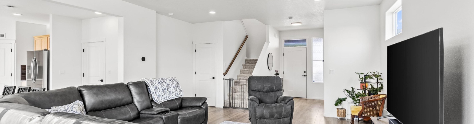 Pearl Ave, Grandview, Washington 98930, 3 Bedrooms Bedrooms, 0 ,3 BathroomsBathrooms,Houses,For Sale,Pearl Ave,0,287797