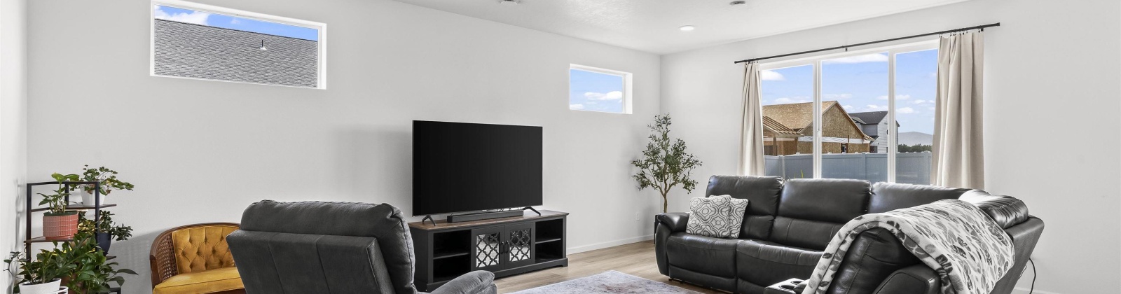 Pearl Ave, Grandview, Washington 98930, 3 Bedrooms Bedrooms, 0 ,3 BathroomsBathrooms,Houses,For Sale,Pearl Ave,0,287797