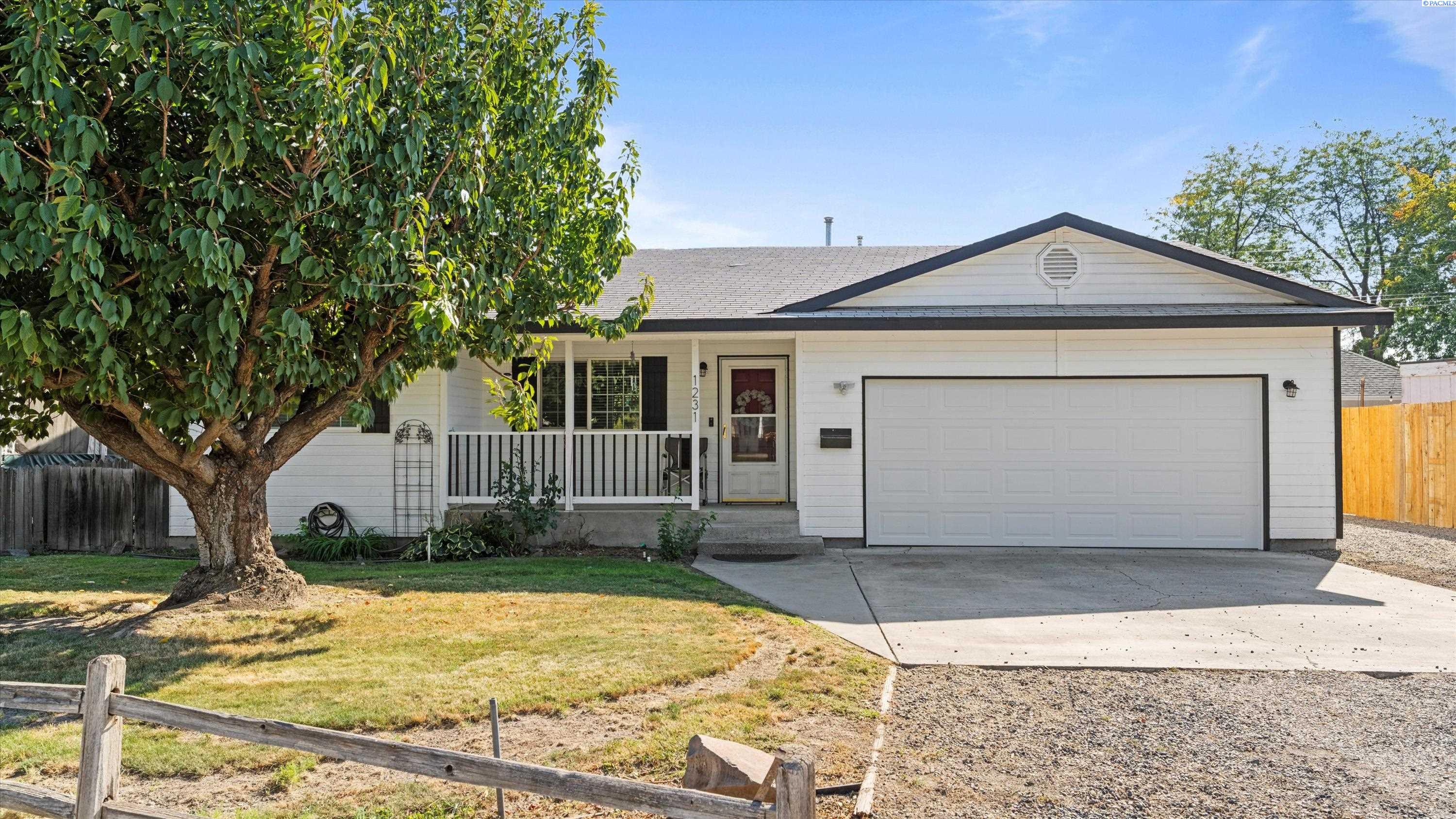 1st Ave, Kennewick, Washington 99336, 3 Bedrooms Bedrooms, 0 ,2 BathroomsBathrooms,Houses,For Sale,1st Ave,0,287796