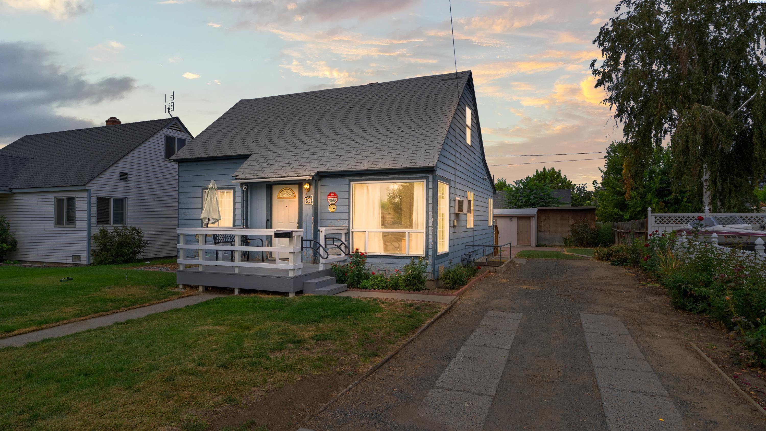 13th St, Sunnyside, Washington 98944, 4 Bedrooms Bedrooms, 0 ,1 BathroomBathrooms,Houses,For Sale,13th St,0,287885