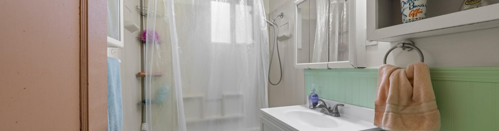 13th St, Sunnyside, Washington 98944, 4 Bedrooms Bedrooms, 0 ,1 BathroomBathrooms,Houses,For Sale,13th St,0,287885