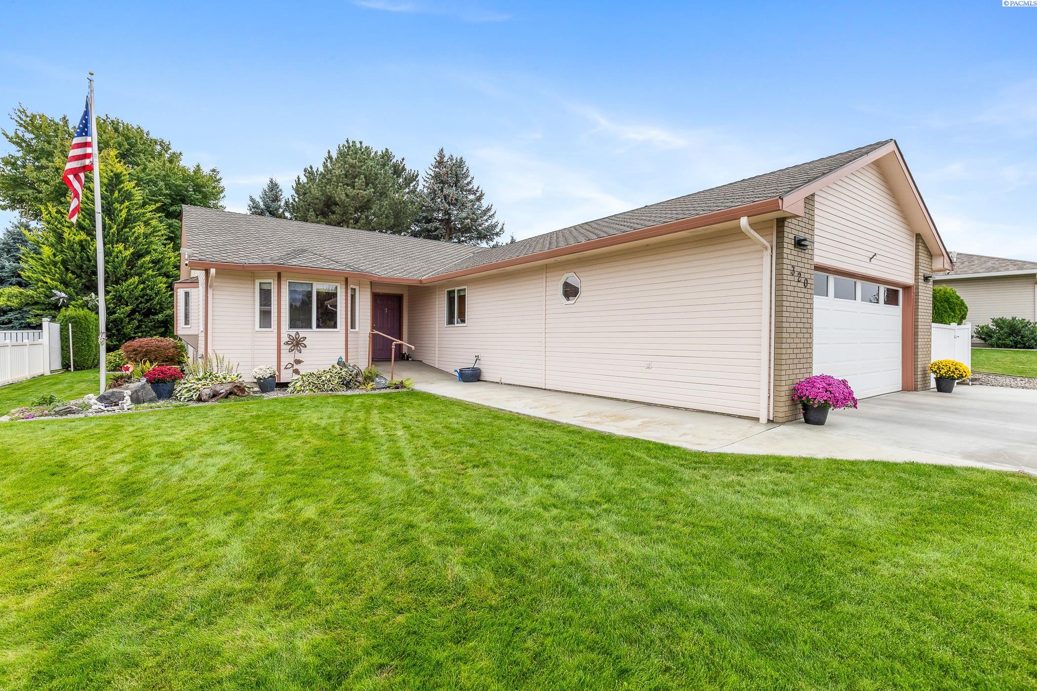 Canyon Lakes Dr, Kennewick, Washington 99337, 3 Bedrooms Bedrooms, 0 ,2 BathroomsBathrooms,Houses,For Sale,Canyon Lakes Dr,0,287876