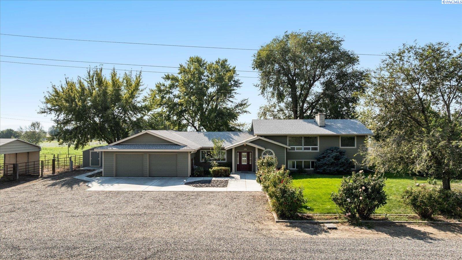 Columbia River Road, Pasco, Washington 99301, 4 Bedrooms Bedrooms, 0 ,3 BathroomsBathrooms,Houses,For Sale,Columbia River Road,0,287873