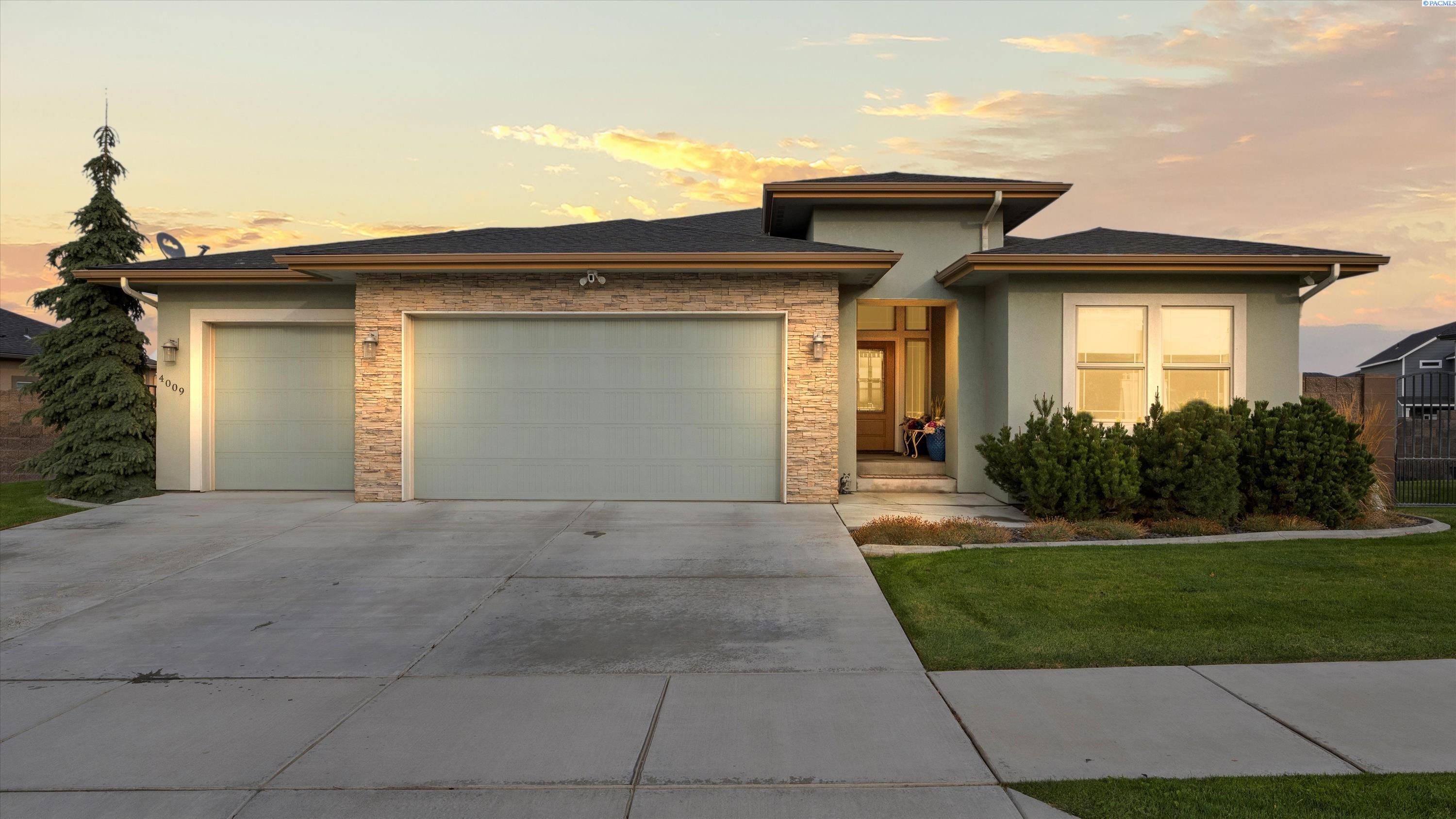 Kellogg St., Kennewick, Washington 99338, 5 Bedrooms Bedrooms, 0 ,3 BathroomsBathrooms,Houses,For Sale,Kellogg St.,0,288009