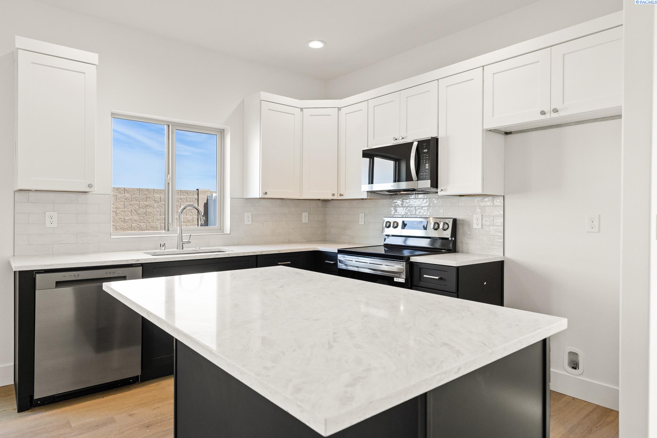 Grapevine Ct, West Richland, Washington 99353, 3 Bedrooms Bedrooms, 0 ,3 BathroomsBathrooms,Condos/townhomes,For Sale,Grapevine Ct,0,288014