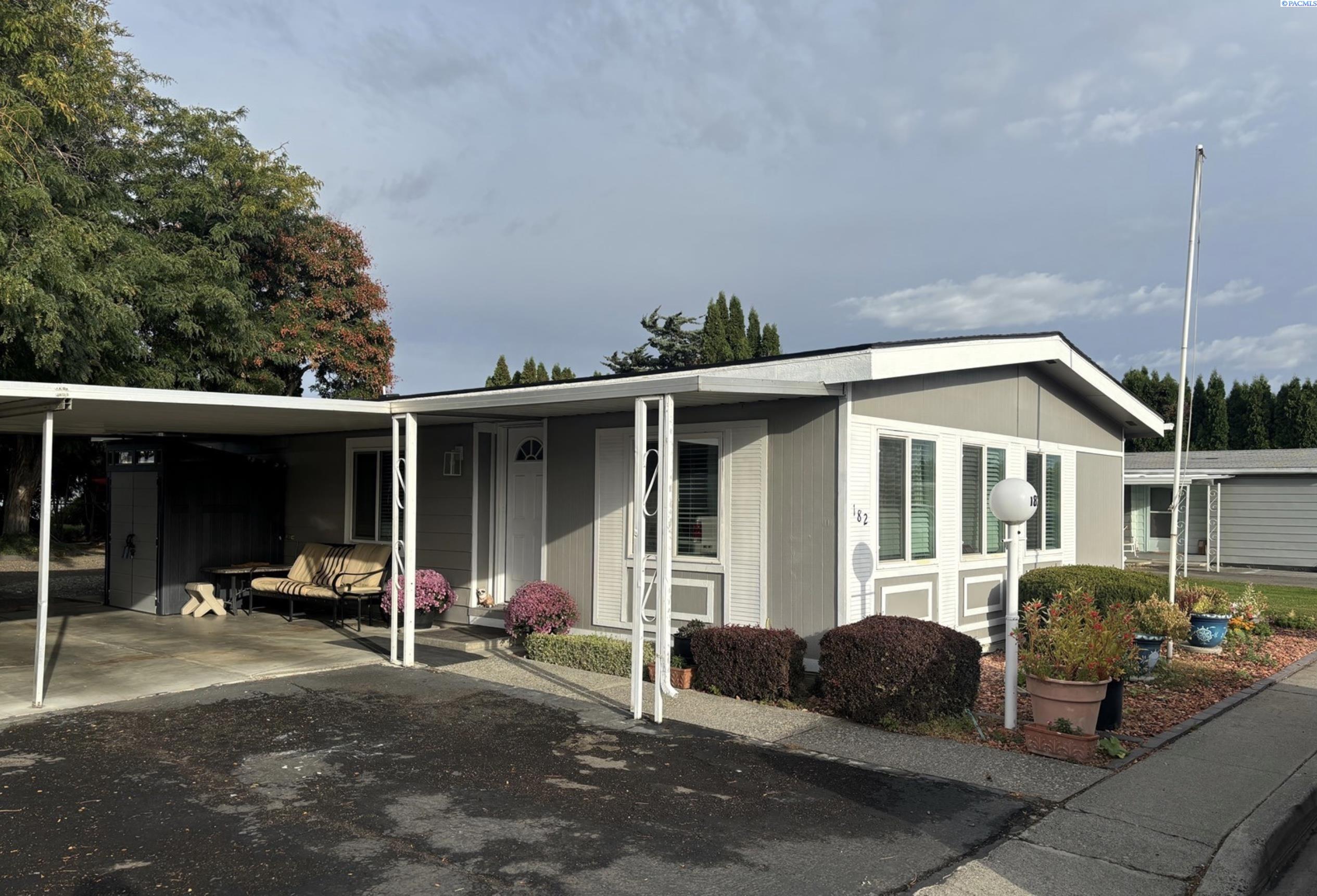 Clearwater Ave #182, Kennewick, Washington 99336, 2 Bedrooms Bedrooms, 0 ,2 BathroomsBathrooms,Manufactured Homes,For Sale,Clearwater Ave #182,0,288017