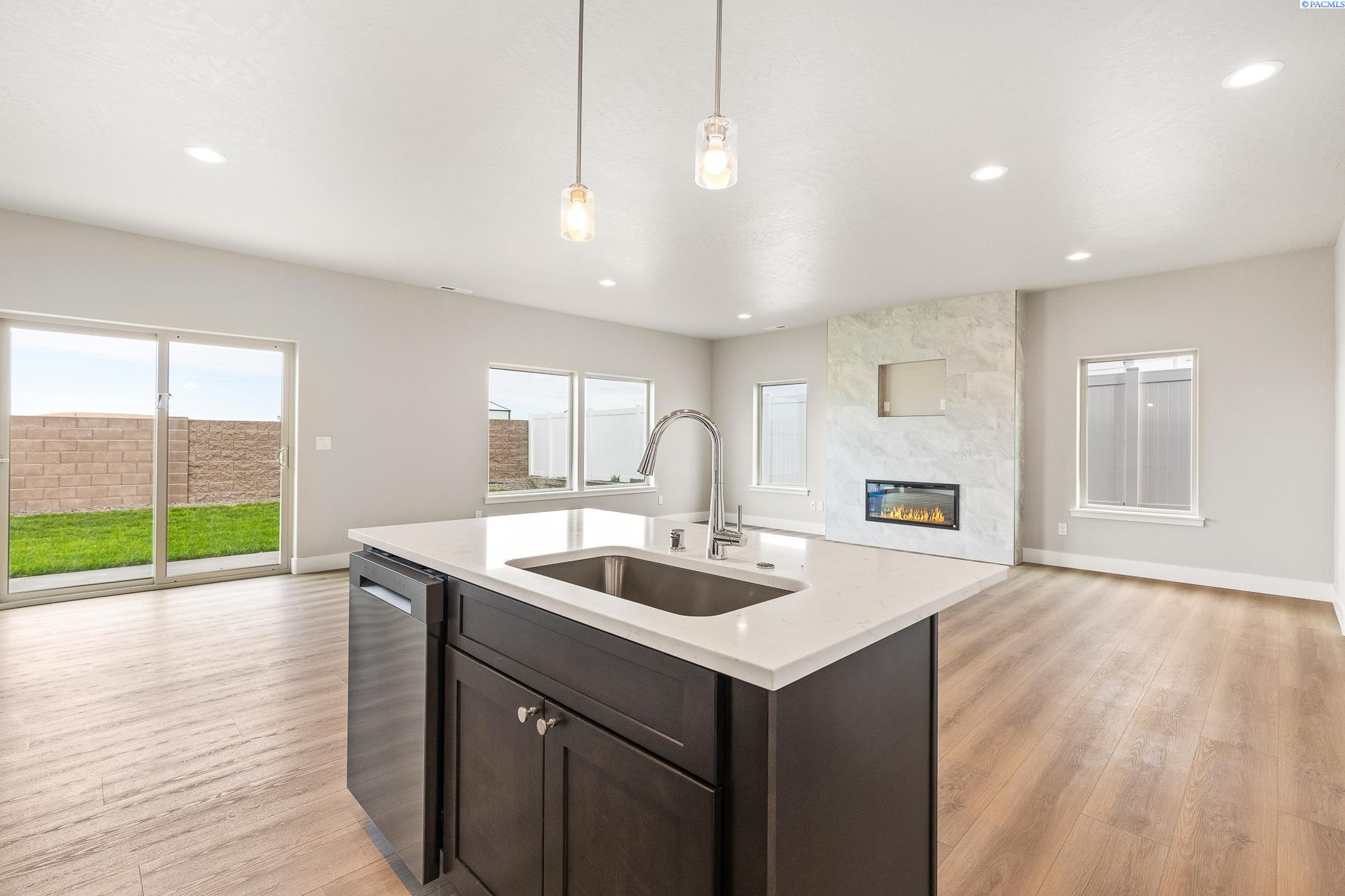 Grapevine Ct, West Richland, Washington 99353, 4 Bedrooms Bedrooms, 0 ,3 BathroomsBathrooms,Condos/townhomes,For Sale,Grapevine Ct,0,288042