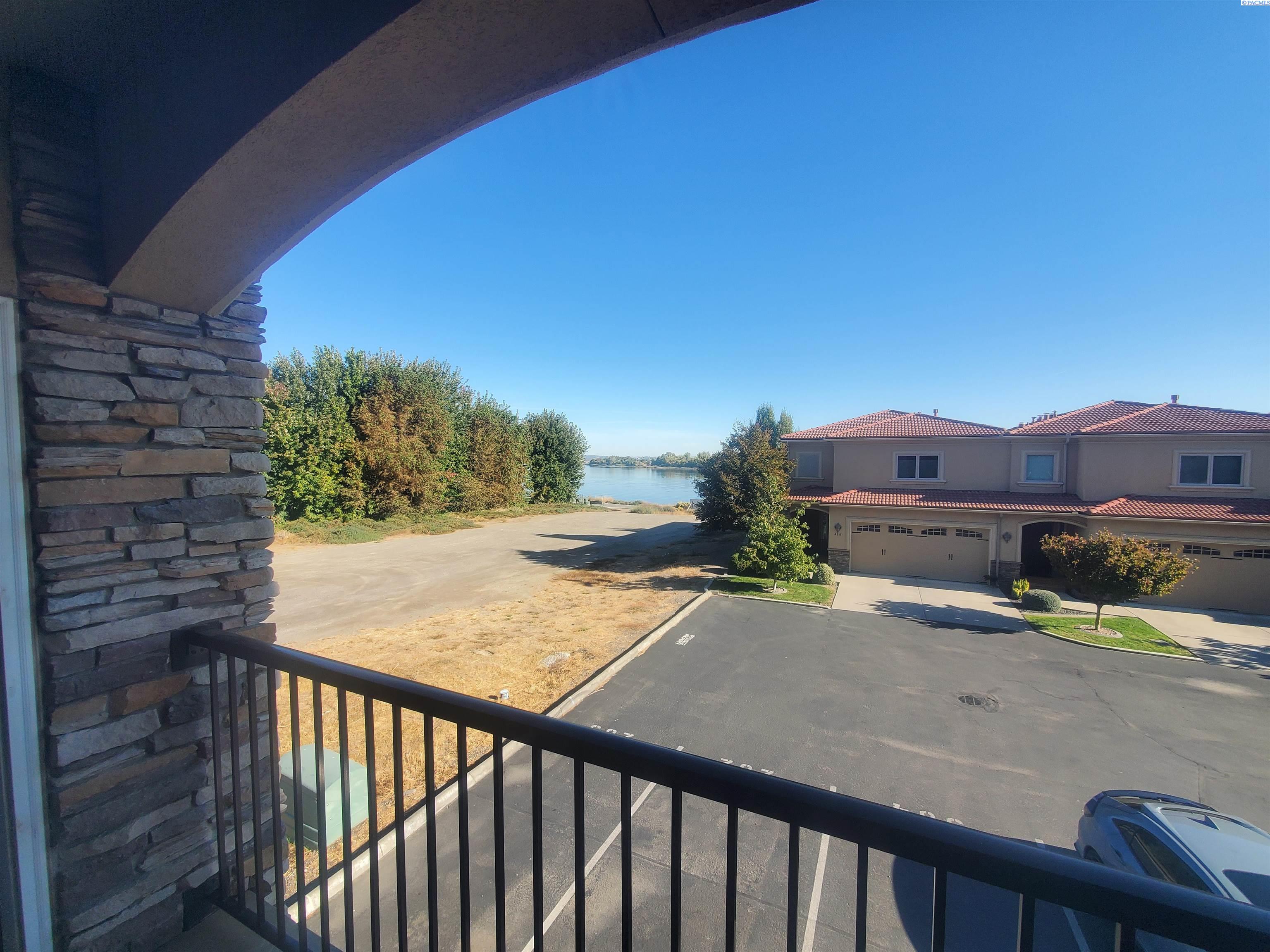 Bradley Blvd #204, Richland, Washington 99352, 2 Bedrooms Bedrooms, 0 ,2 BathroomsBathrooms,Condos/townhomes,For Rent,Bradley Blvd #204,0,288084
