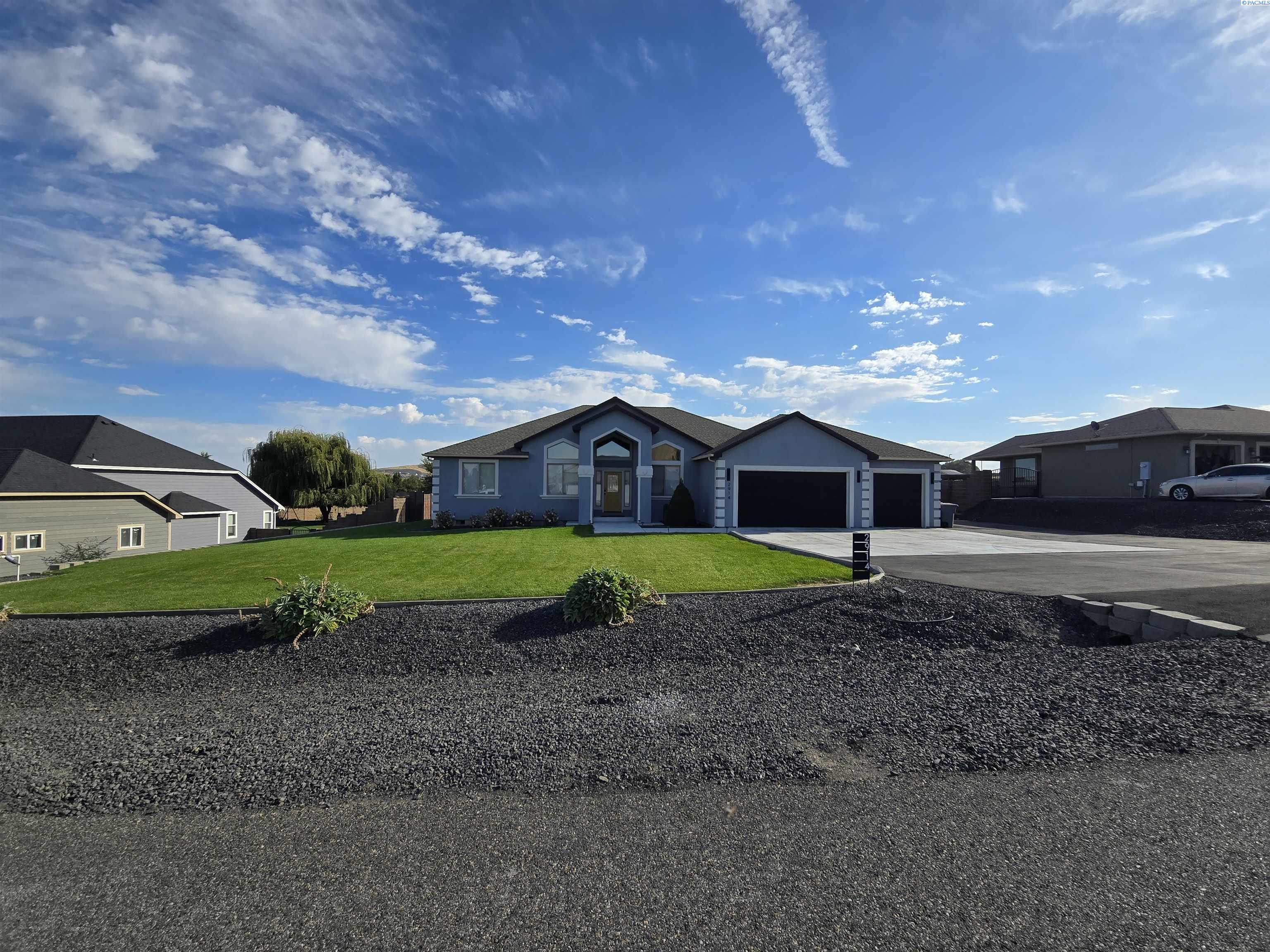 Karlee Drive, Richland, Washington 99352, 4 Bedrooms Bedrooms, 0 ,3 BathroomsBathrooms,Houses,For Rent,Karlee Drive,0,288108