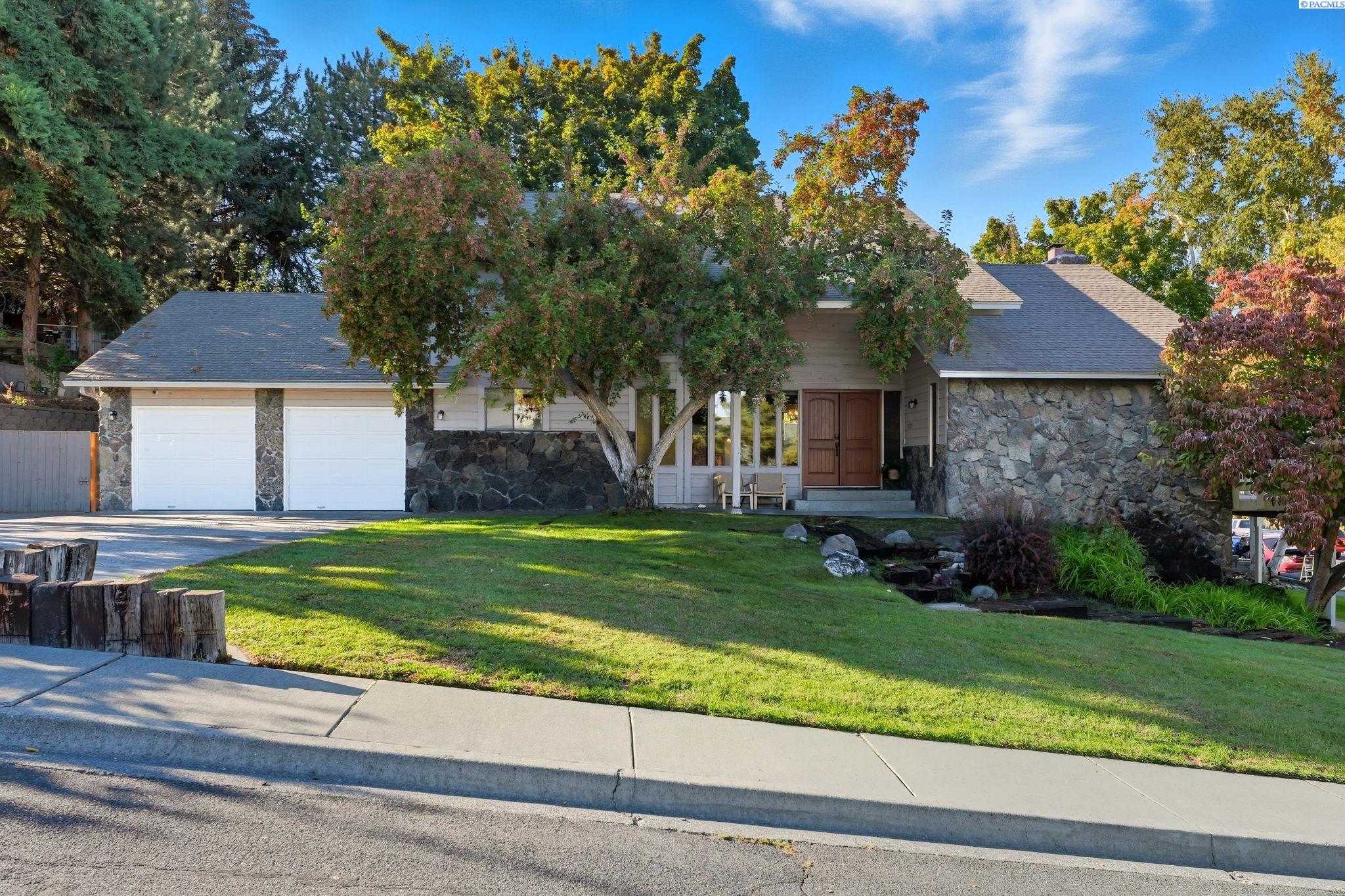 Hills West Way, Richland, Washington 99352, 5 Bedrooms Bedrooms, 0 ,4 BathroomsBathrooms,Houses,For Sale,Hills West Way,0,288112