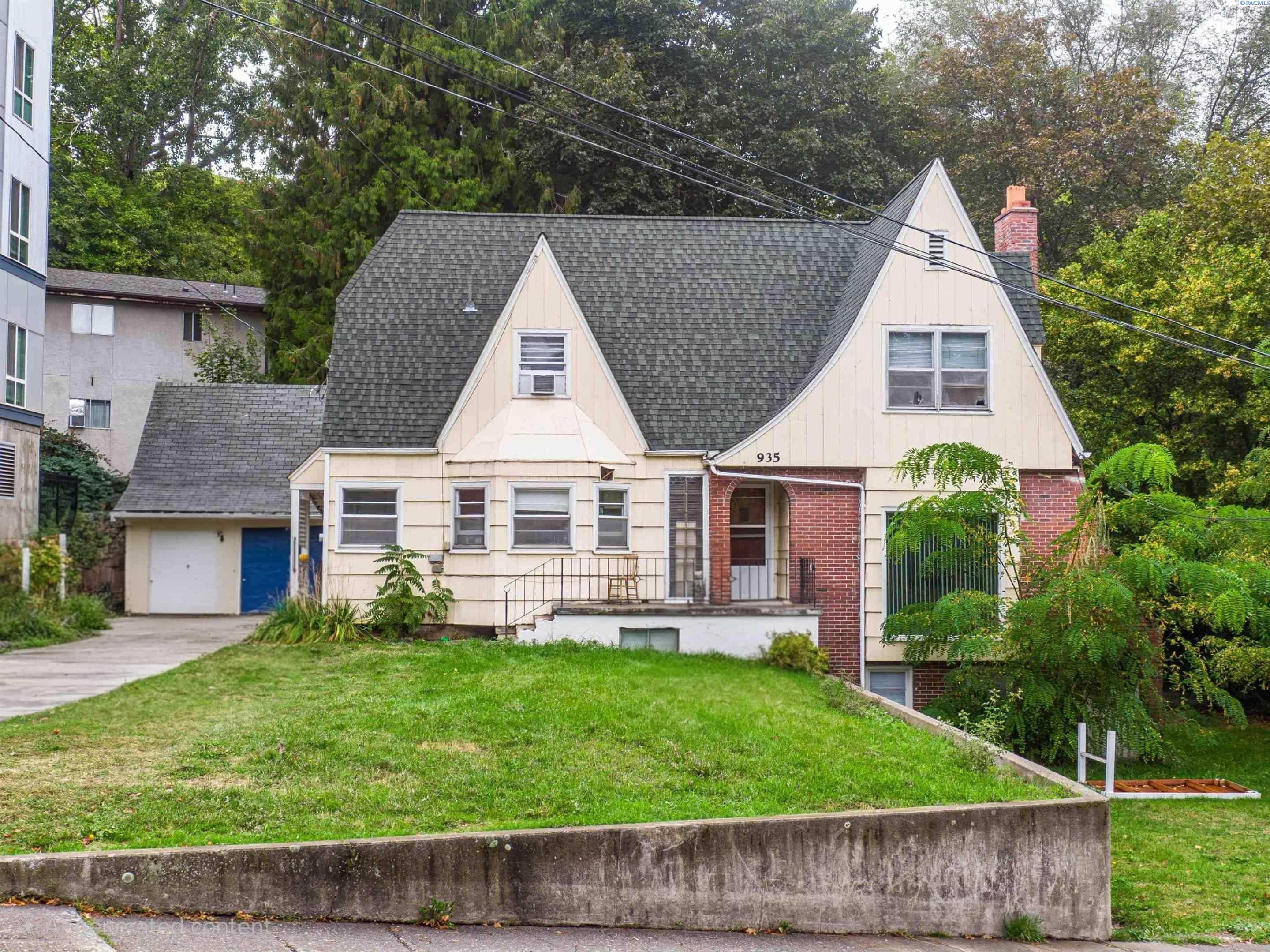 C Street, Pullman, Washington 99163, 7 Bedrooms Bedrooms, 0 ,4 BathroomsBathrooms,Multi-family,For Sale,C Street,0,288185