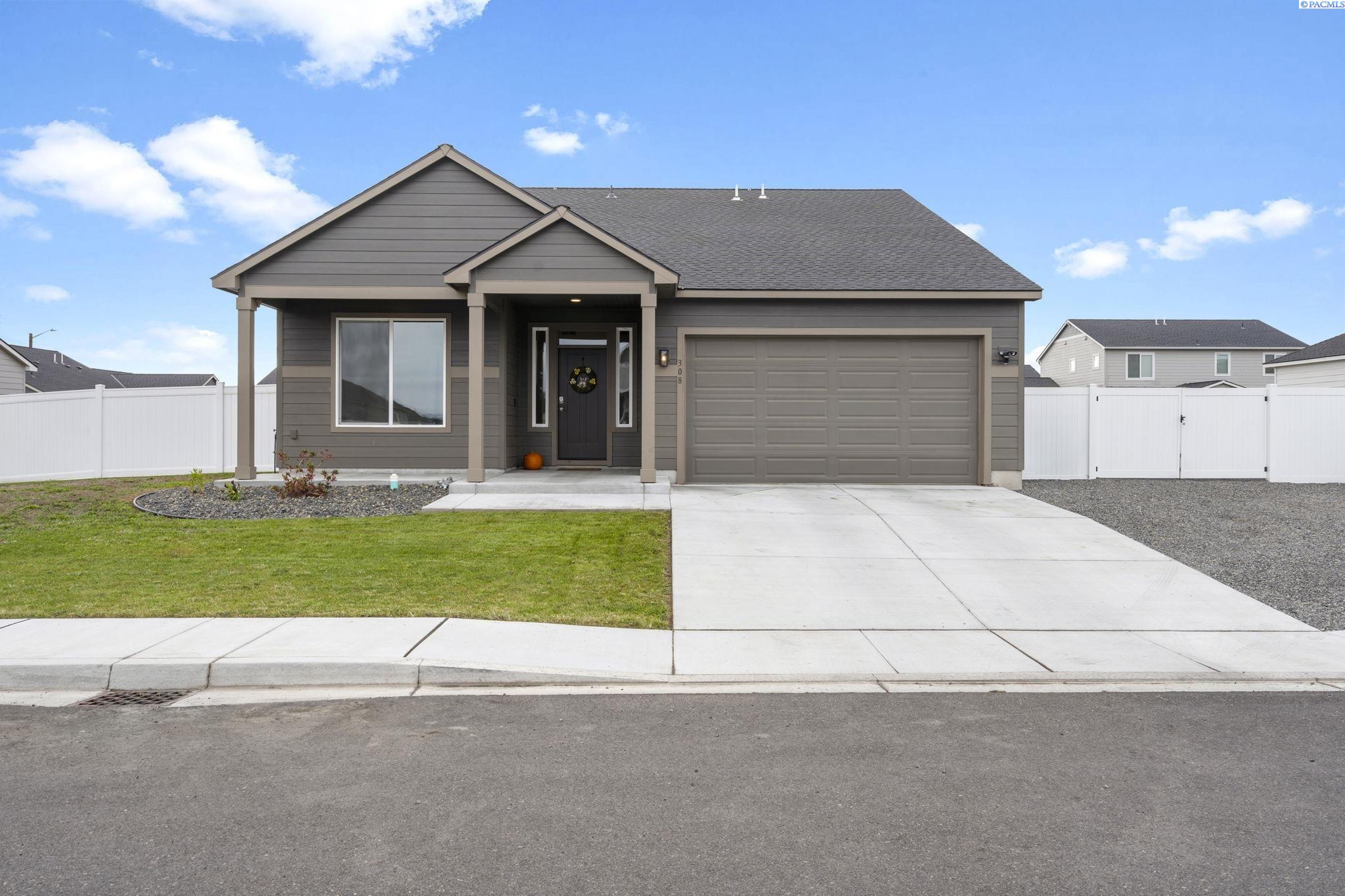 Ruby Ave, Grandview, Washington 98930, 4 Bedrooms Bedrooms, 0 ,2 BathroomsBathrooms,Houses,For Sale,Ruby Ave,0,288191