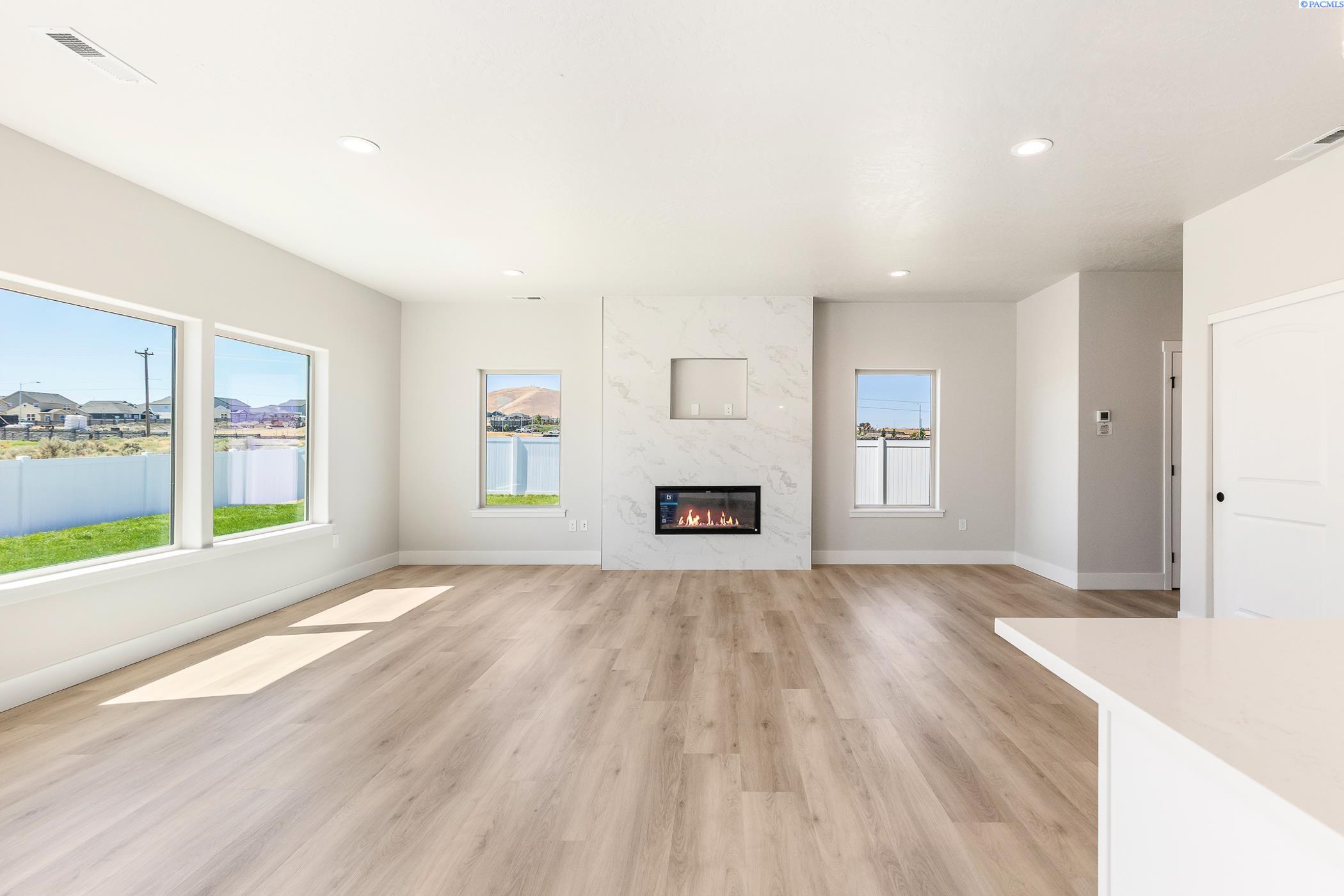 Grapevine Ct, West Richland, Washington 99353, 4 Bedrooms Bedrooms, 0 ,3 BathroomsBathrooms,Condos/townhomes,For Sale,Grapevine Ct,0,286639