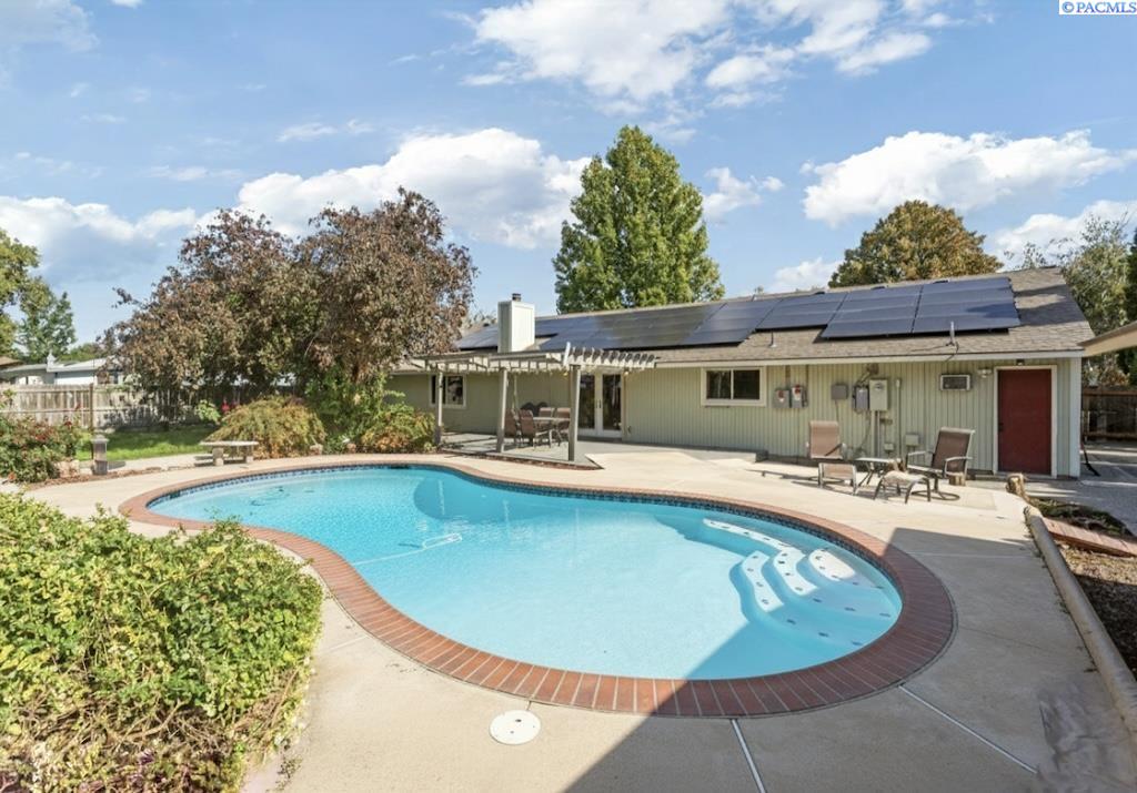 Fern Loop, West Richland, Washington 99353, 3 Bedrooms Bedrooms, 0 ,2 BathroomsBathrooms,Houses,For Sale,Fern Loop,0,288263