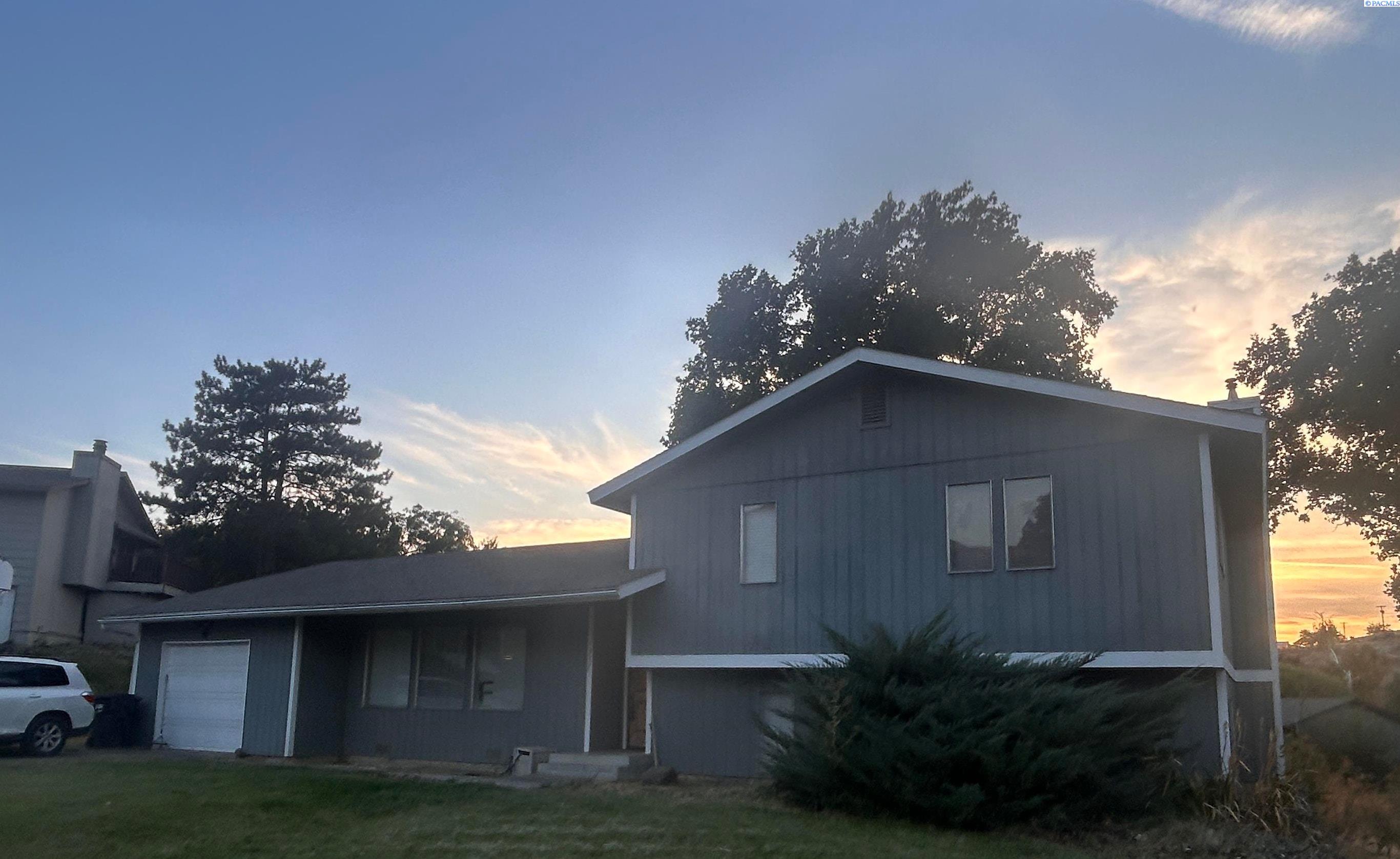 Semillon Place, Prosser, Washington 99350, 4 Bedrooms Bedrooms, 0 ,3 BathroomsBathrooms,Houses,For Sale,Semillon Place,0,288285