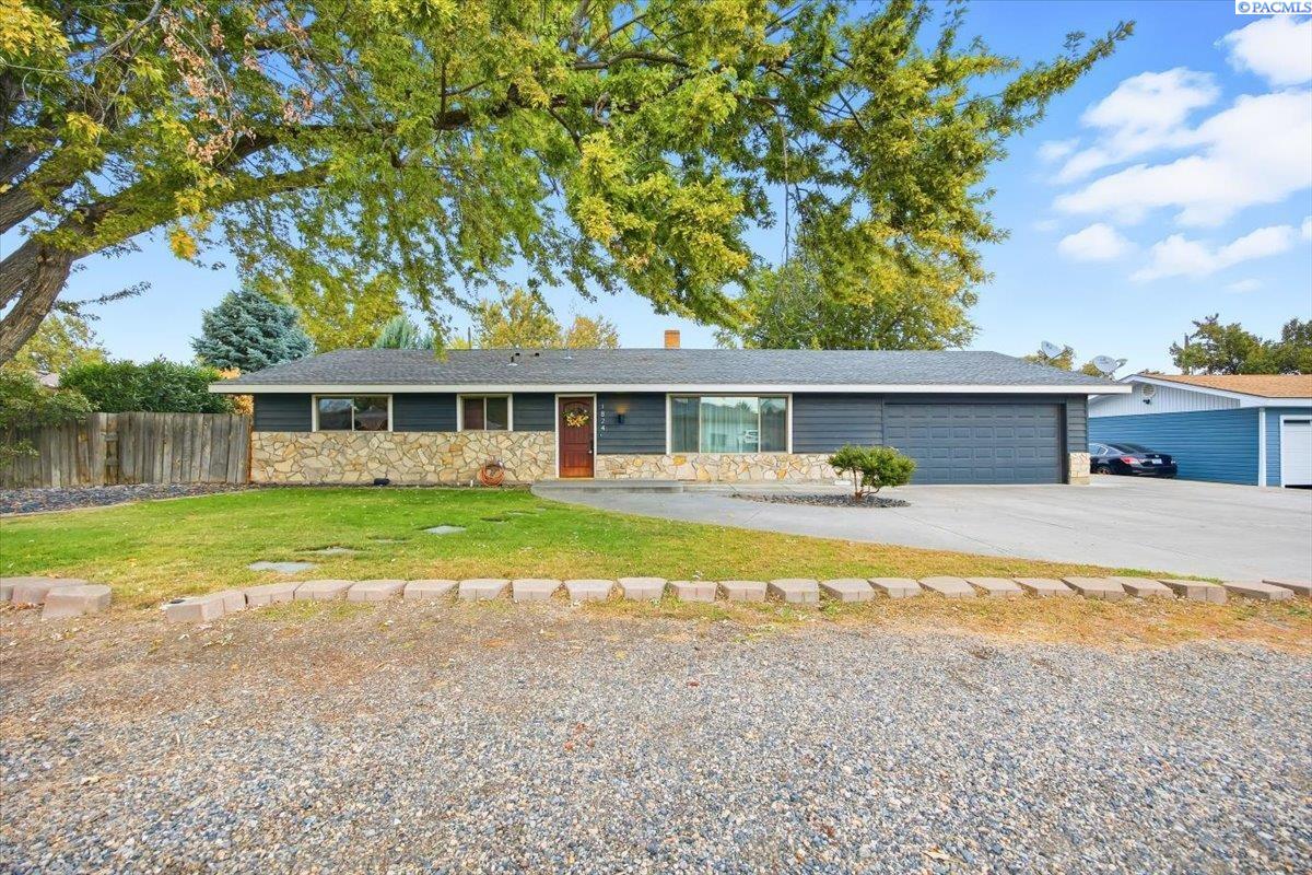 18th, Kennewick, Washington 99337, 4 Bedrooms Bedrooms, 0 ,2 BathroomsBathrooms,Houses,For Sale,18th,0,288306