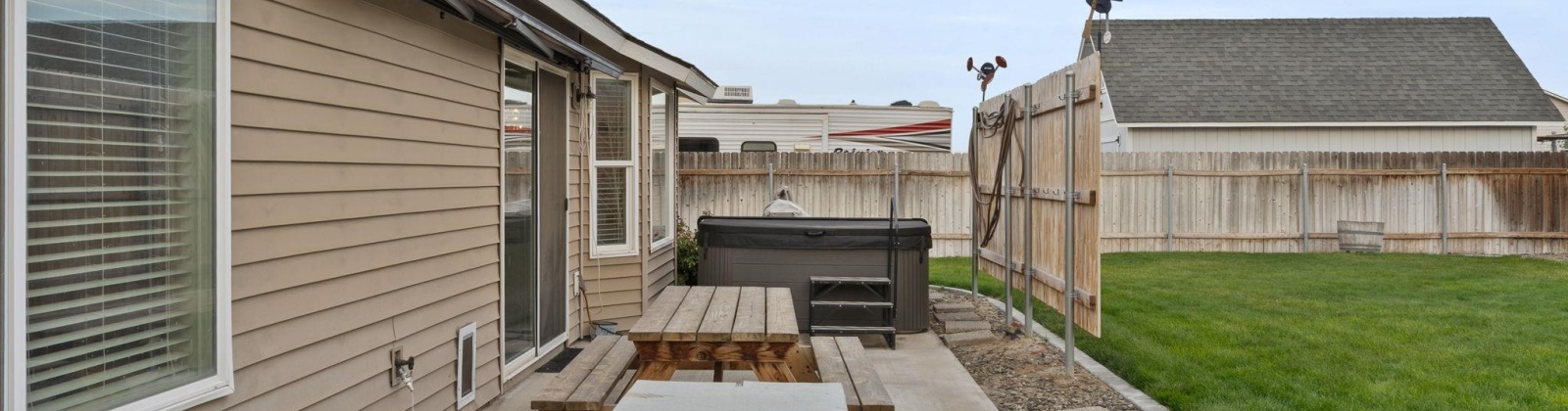 Catalonia, Pasco, Washington 99301, 3 Bedrooms Bedrooms, 0 ,2 BathroomsBathrooms,Houses,For Sale,Catalonia,0,288341