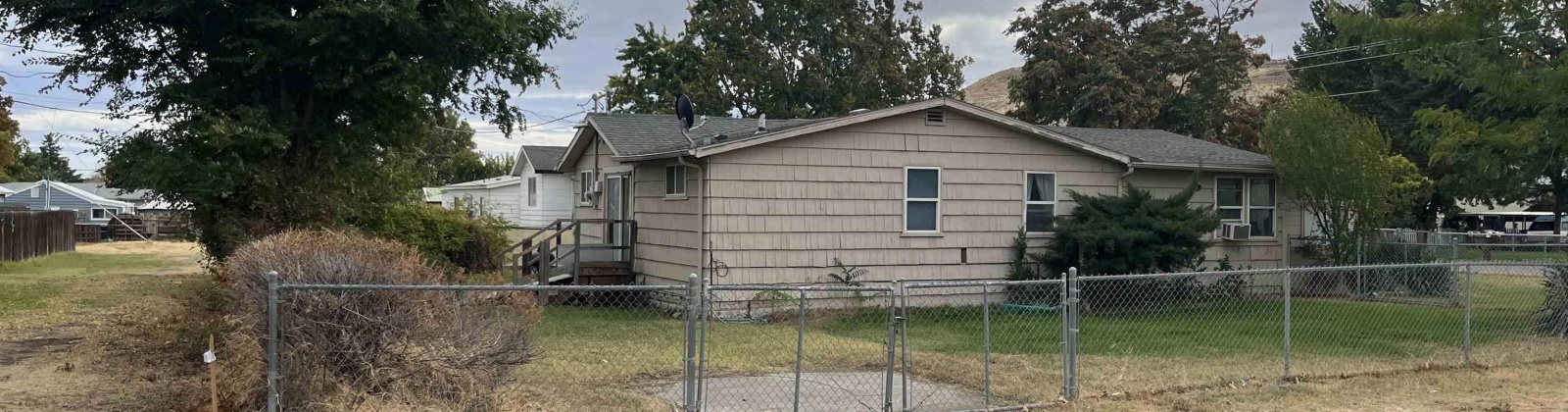 Deer St, West Richland, Washington 99353, 2 Bedrooms Bedrooms, 0 ,1 BathroomBathrooms,Houses,For Sale,Deer St,0,288406