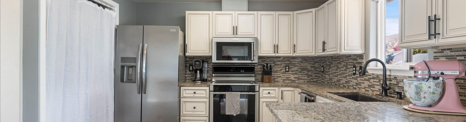 Iris Street, West Richland, Washington 99353, 3 Bedrooms Bedrooms, 0 ,2 BathroomsBathrooms,Houses,For Sale,Iris Street,0,288408