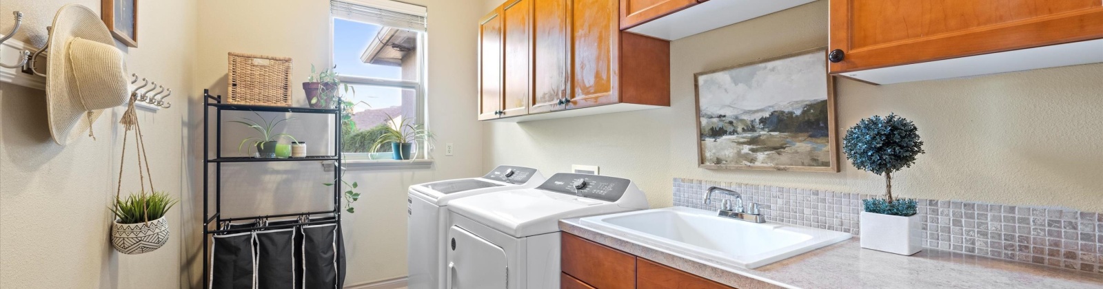 6th Avenue, Kennewick, Washington 99336, 4 Bedrooms Bedrooms, 0 ,3 BathroomsBathrooms,Houses,For Sale,6th Avenue,0,288423