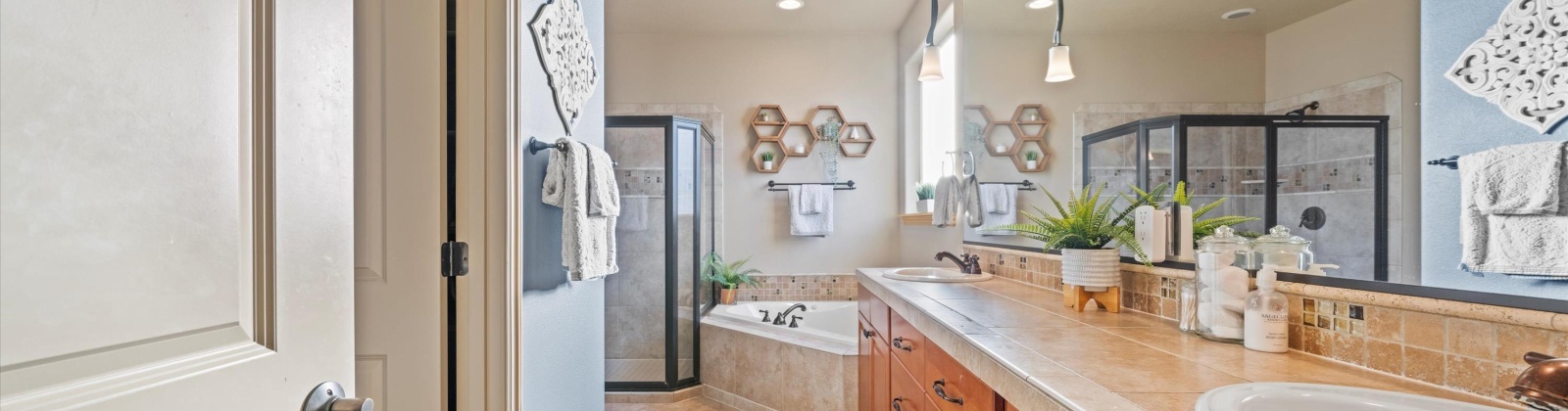 6th Avenue, Kennewick, Washington 99336, 4 Bedrooms Bedrooms, 0 ,3 BathroomsBathrooms,Houses,For Sale,6th Avenue,0,288423