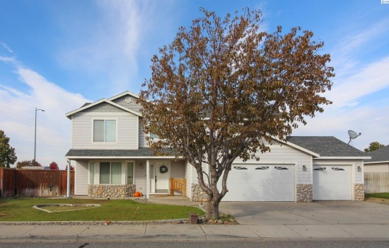 Mustang Drive, Pasco, Washington 99301, 4 Bedrooms Bedrooms, 0 ,3 BathroomsBathrooms,Houses,For Sale,Mustang Drive,0,288445